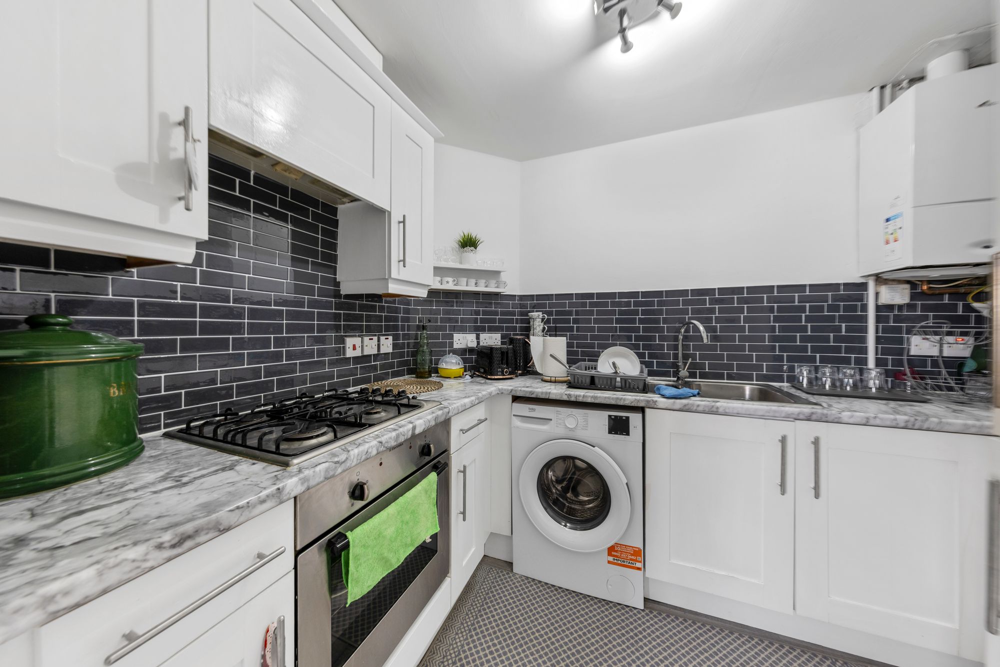 Wilderspool Causeway, Egremont Court Wilderspool Causeway, WA4
