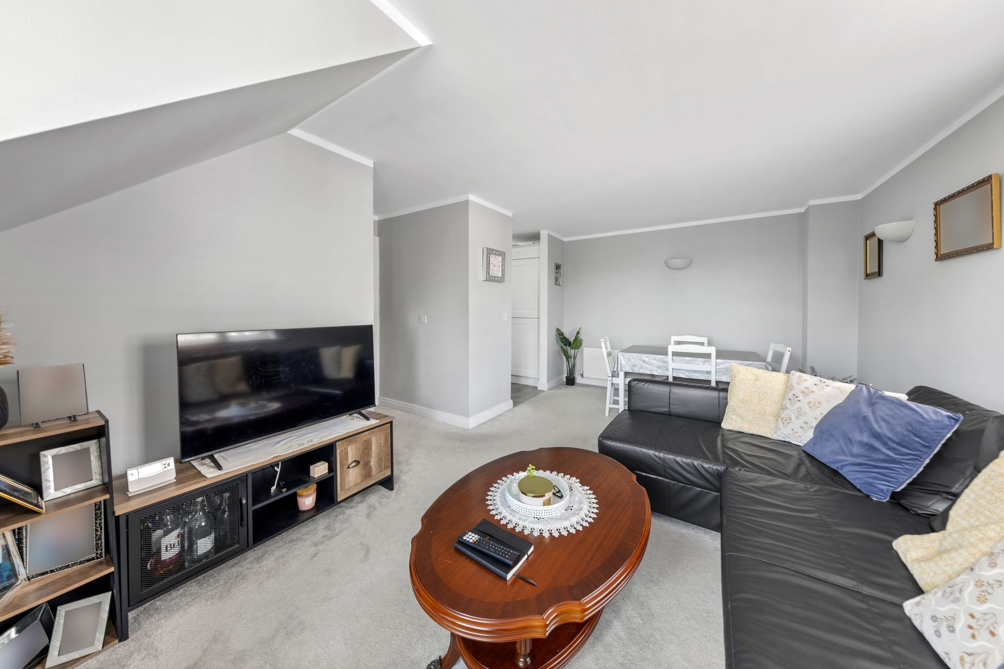 Wilderspool Causeway, Egremont Court Wilderspool Causeway, WA4