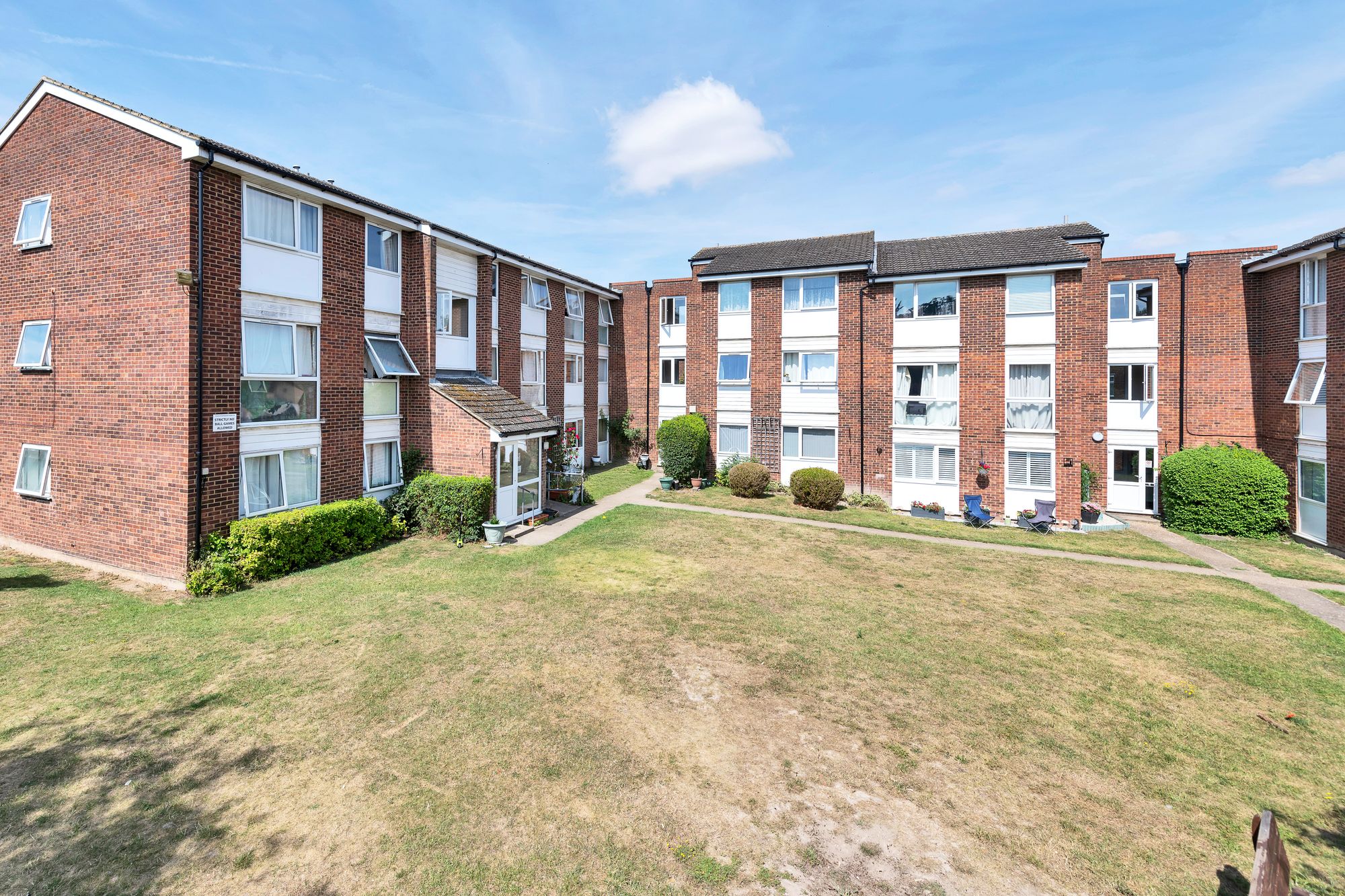 Tennyson Close, Royston, SG8