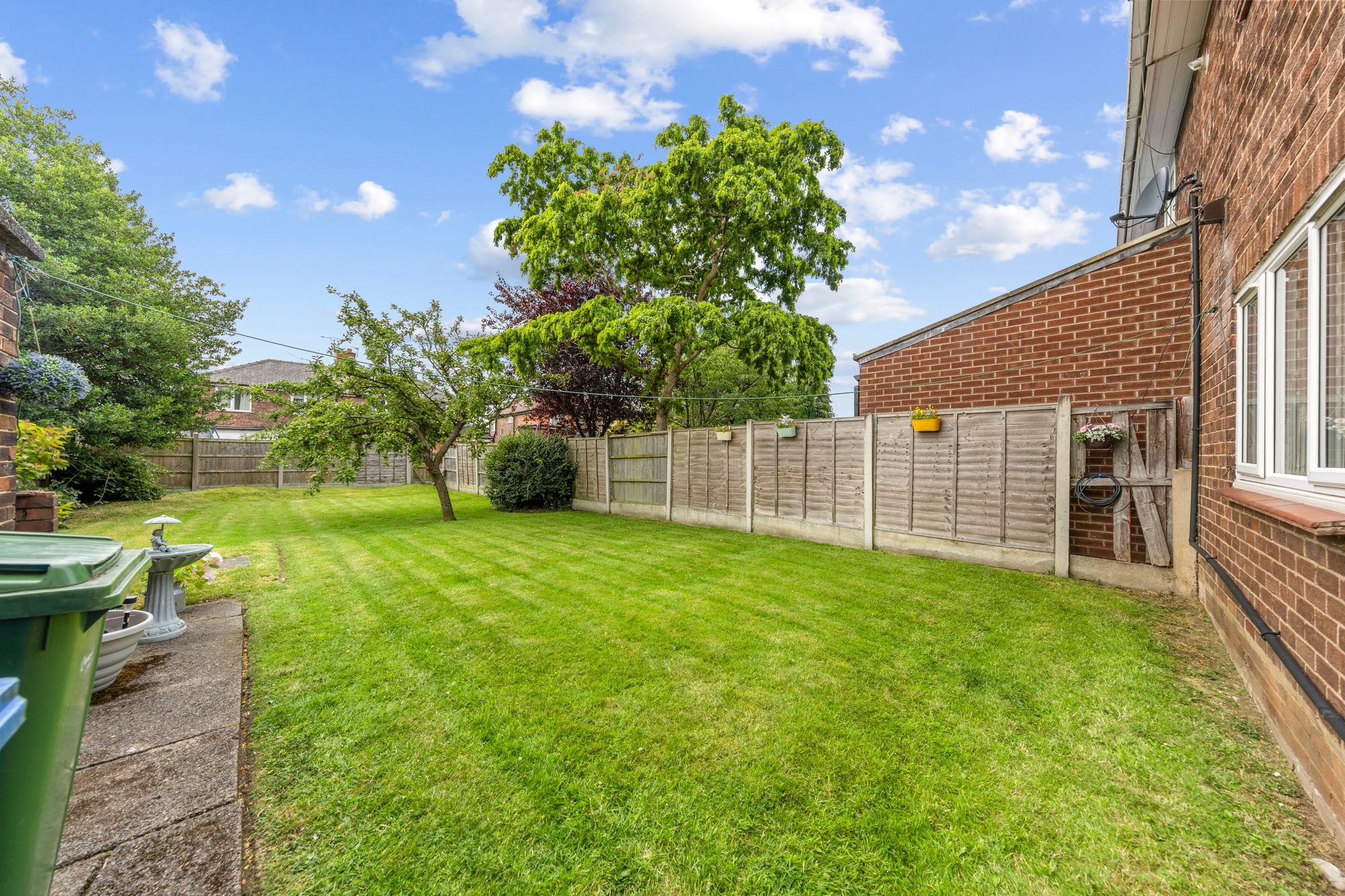 Clifton Close, Woolston, WA1