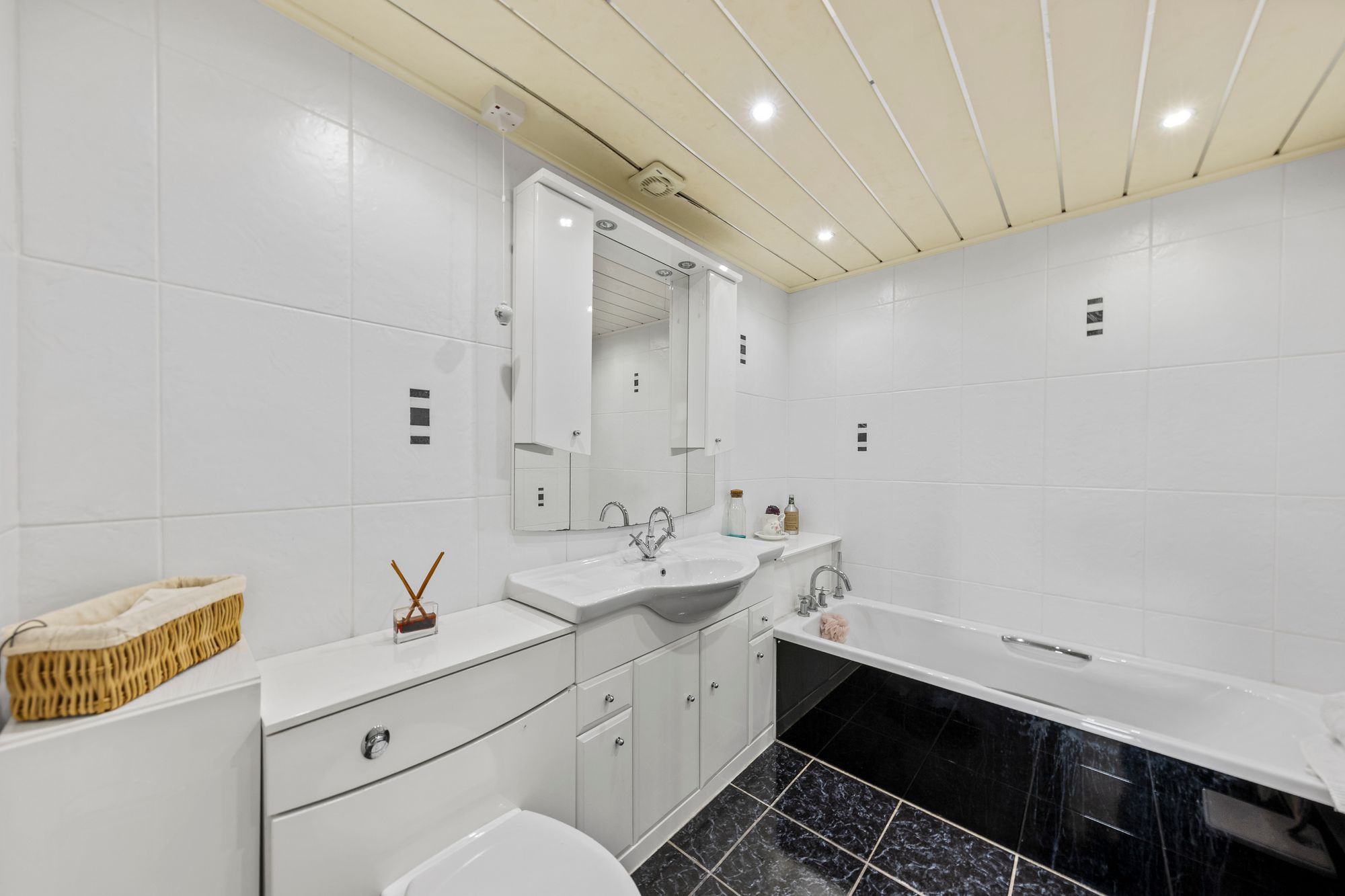 Leigh End, Glazebury, WA3
