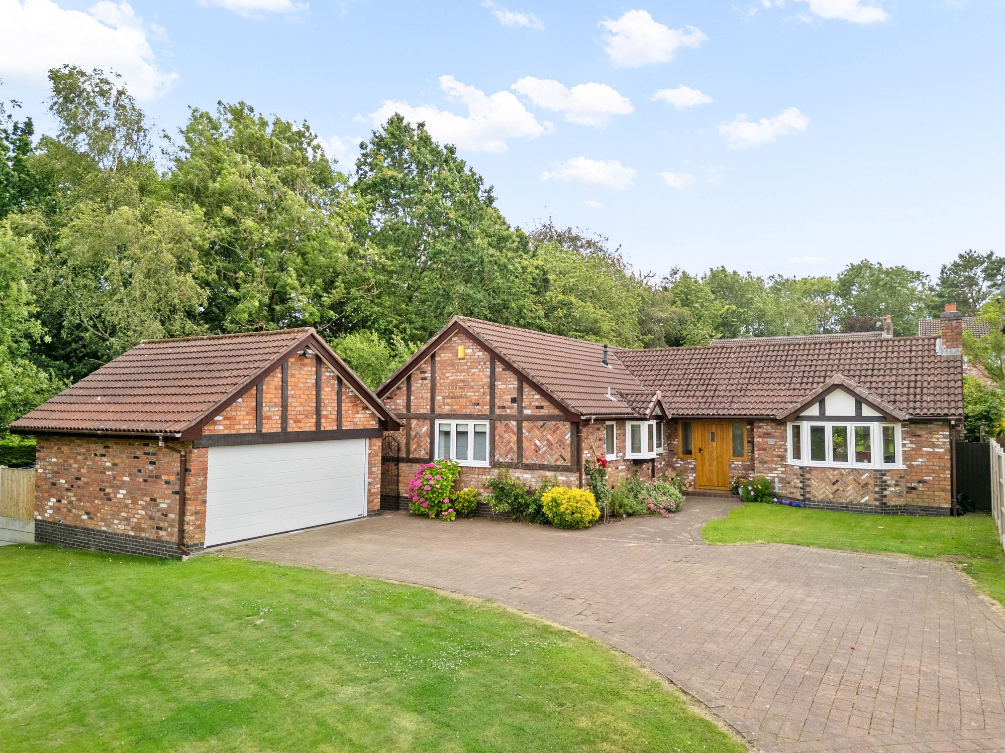 Chessington Close, Appleton, WA4