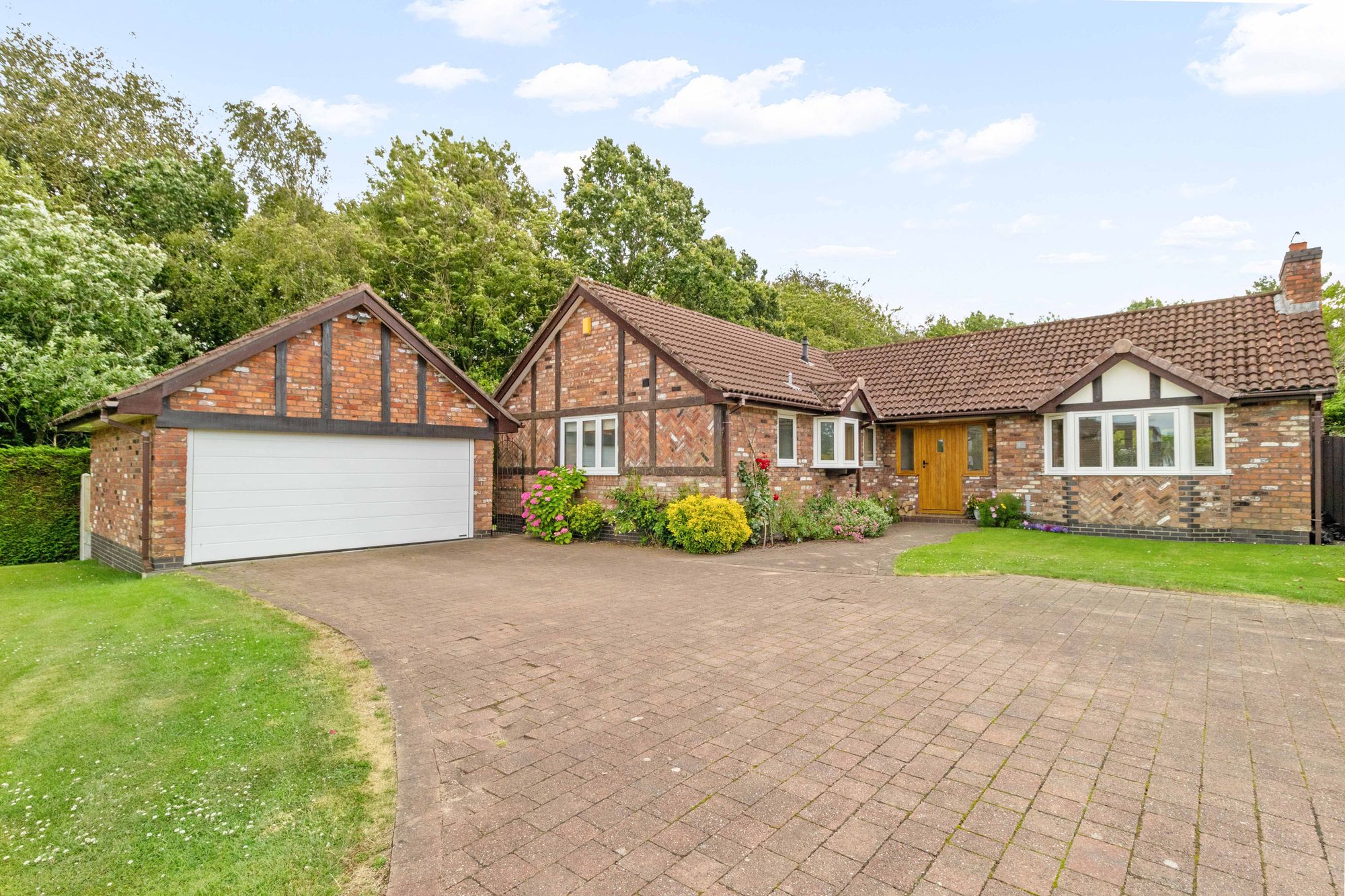 Chessington Close, Appleton, WA4