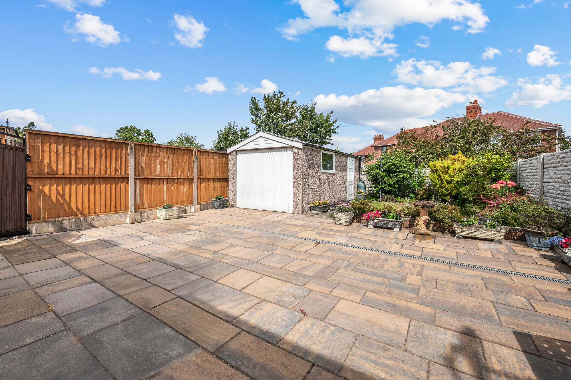 Broadway, Grange Park, WA10