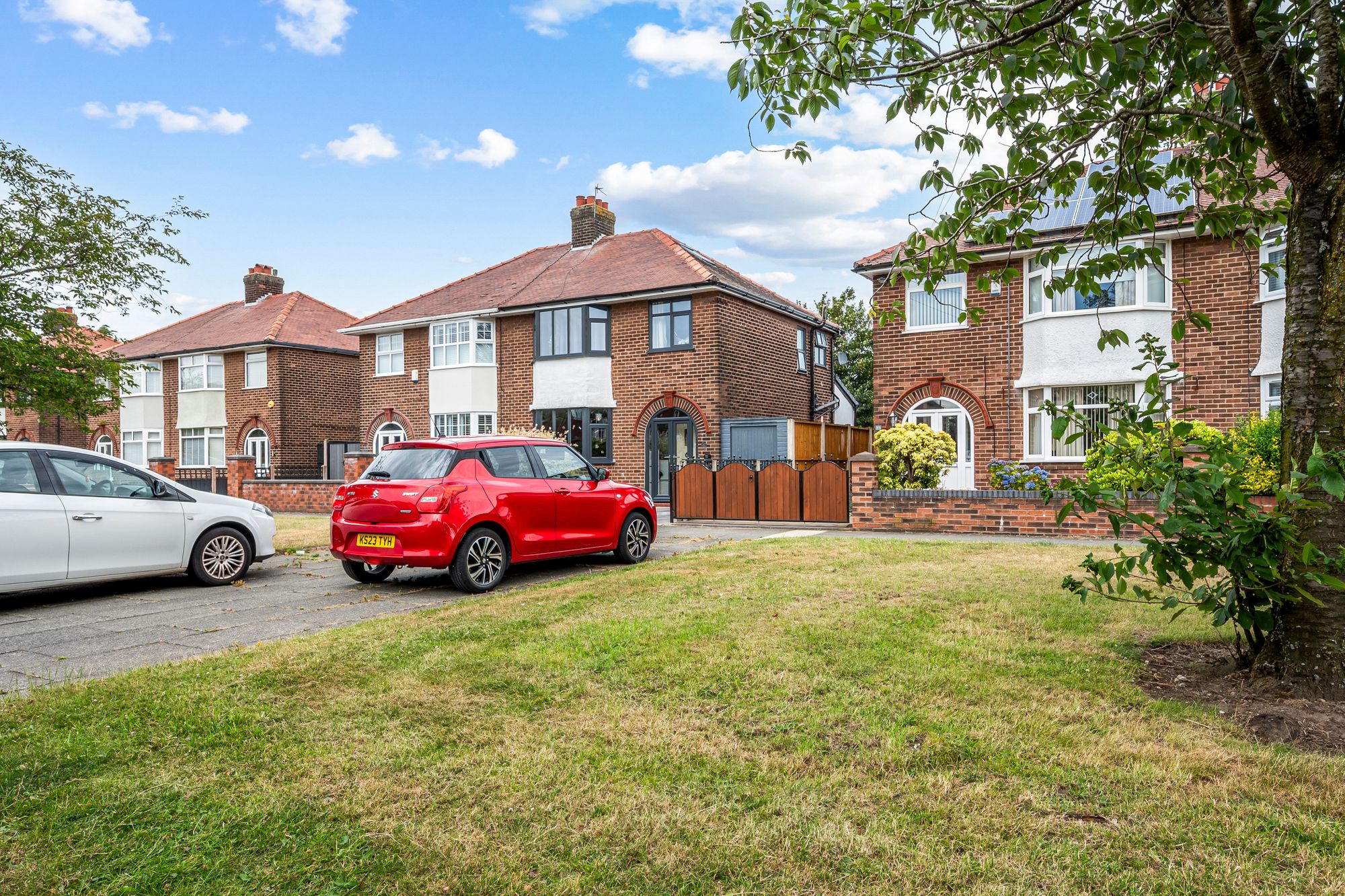 Broadway, Grange Park, WA10