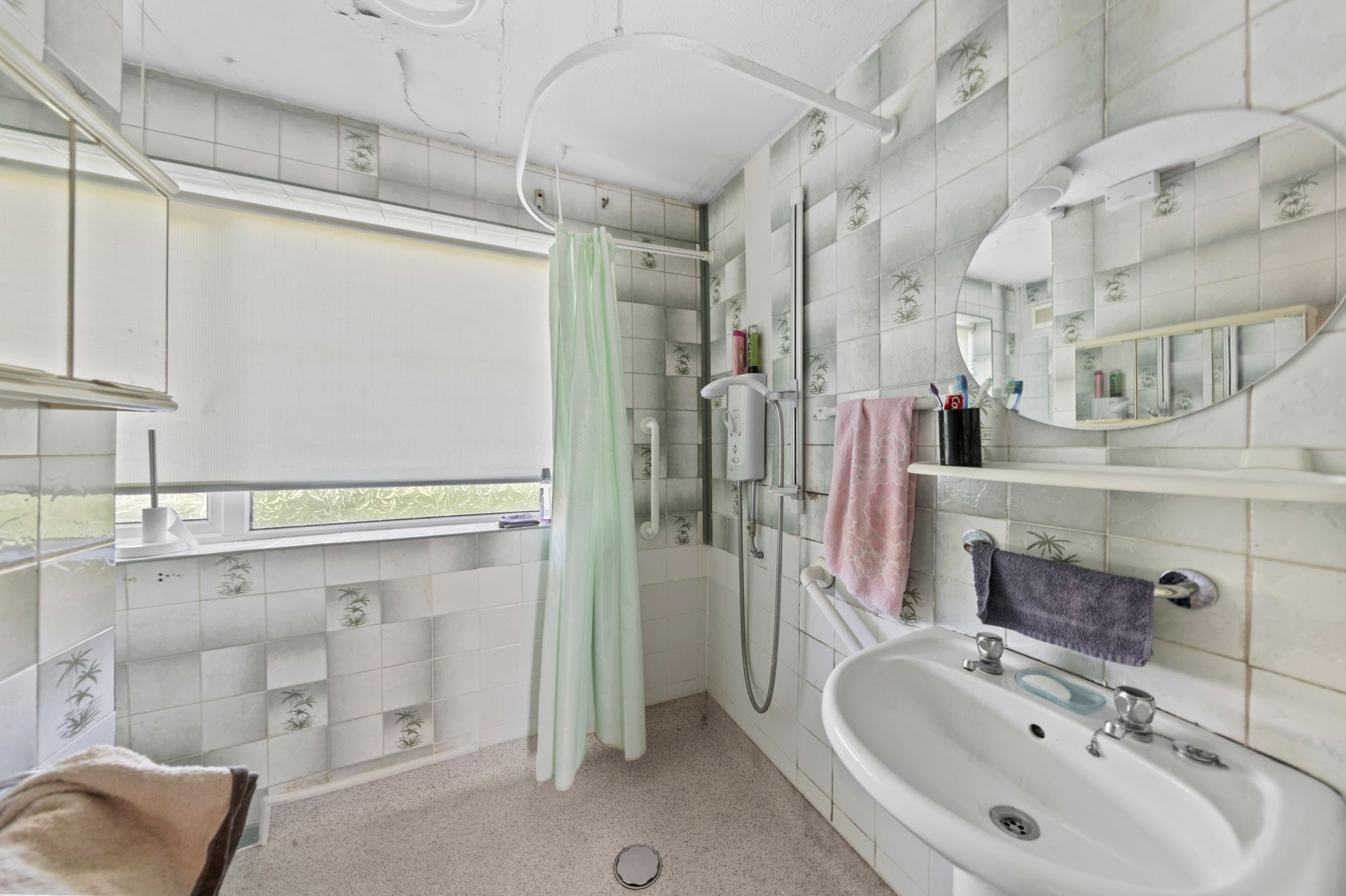 Greymist Avenue, Woolston, WA1
