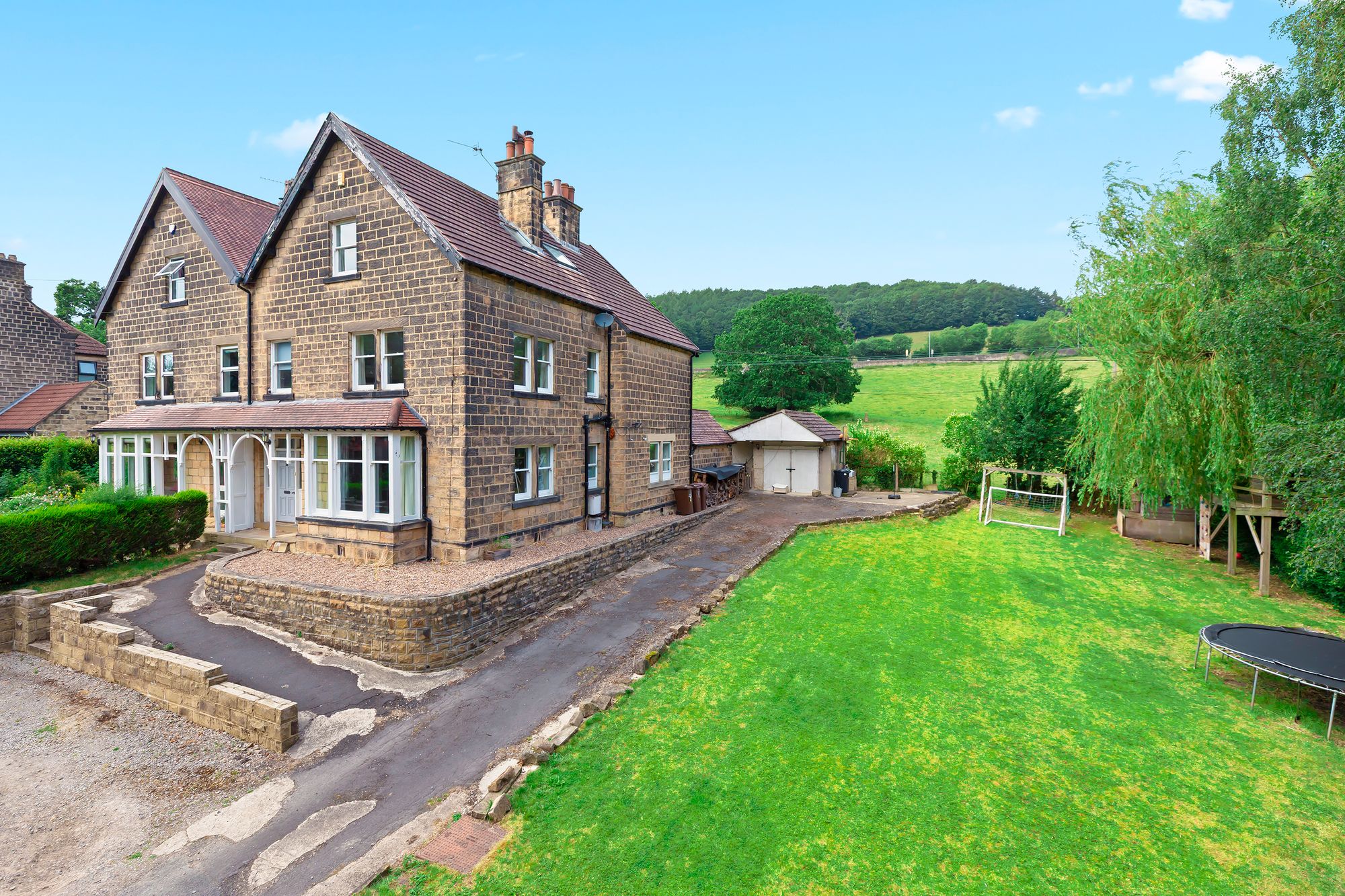 Station Road, Esholt, BD17