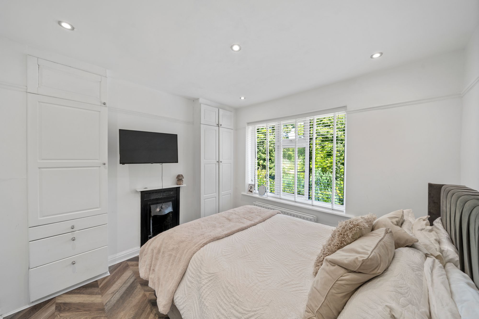 Manchester Road, Leigh, WN7