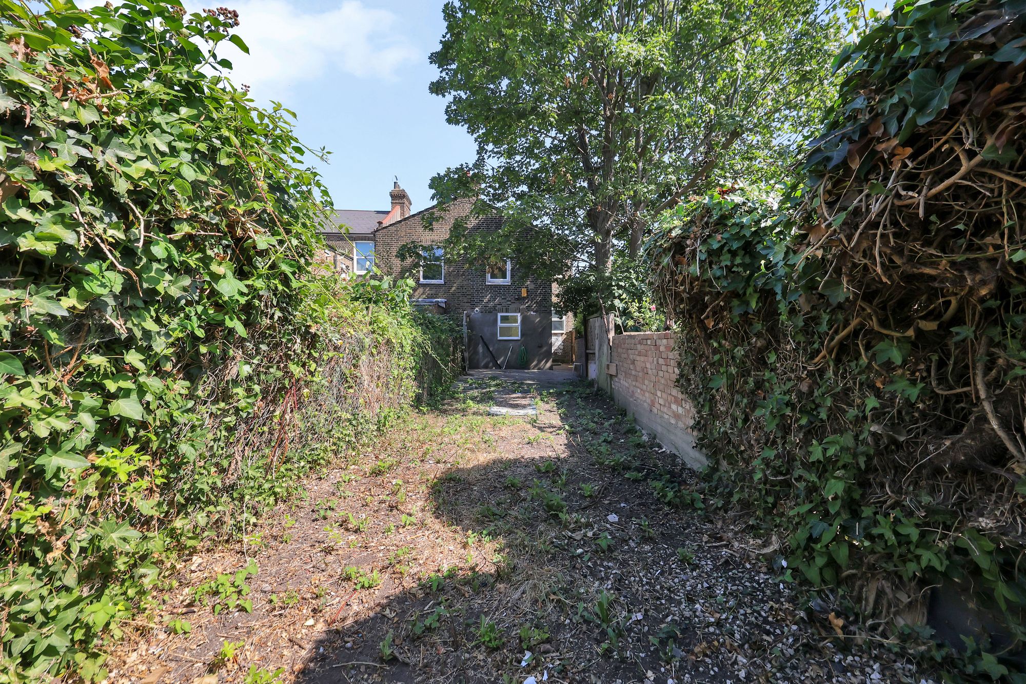 Minet Gardens, London, NW10