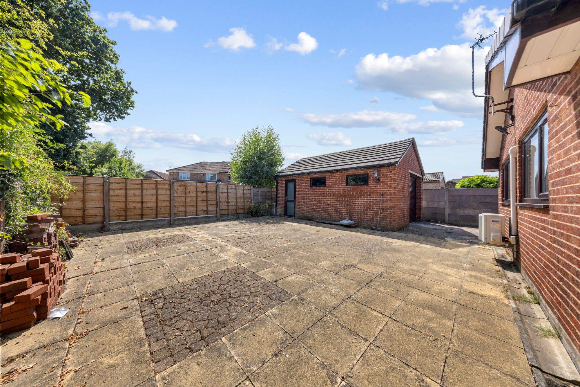 The Pipers, Lowton, WA3