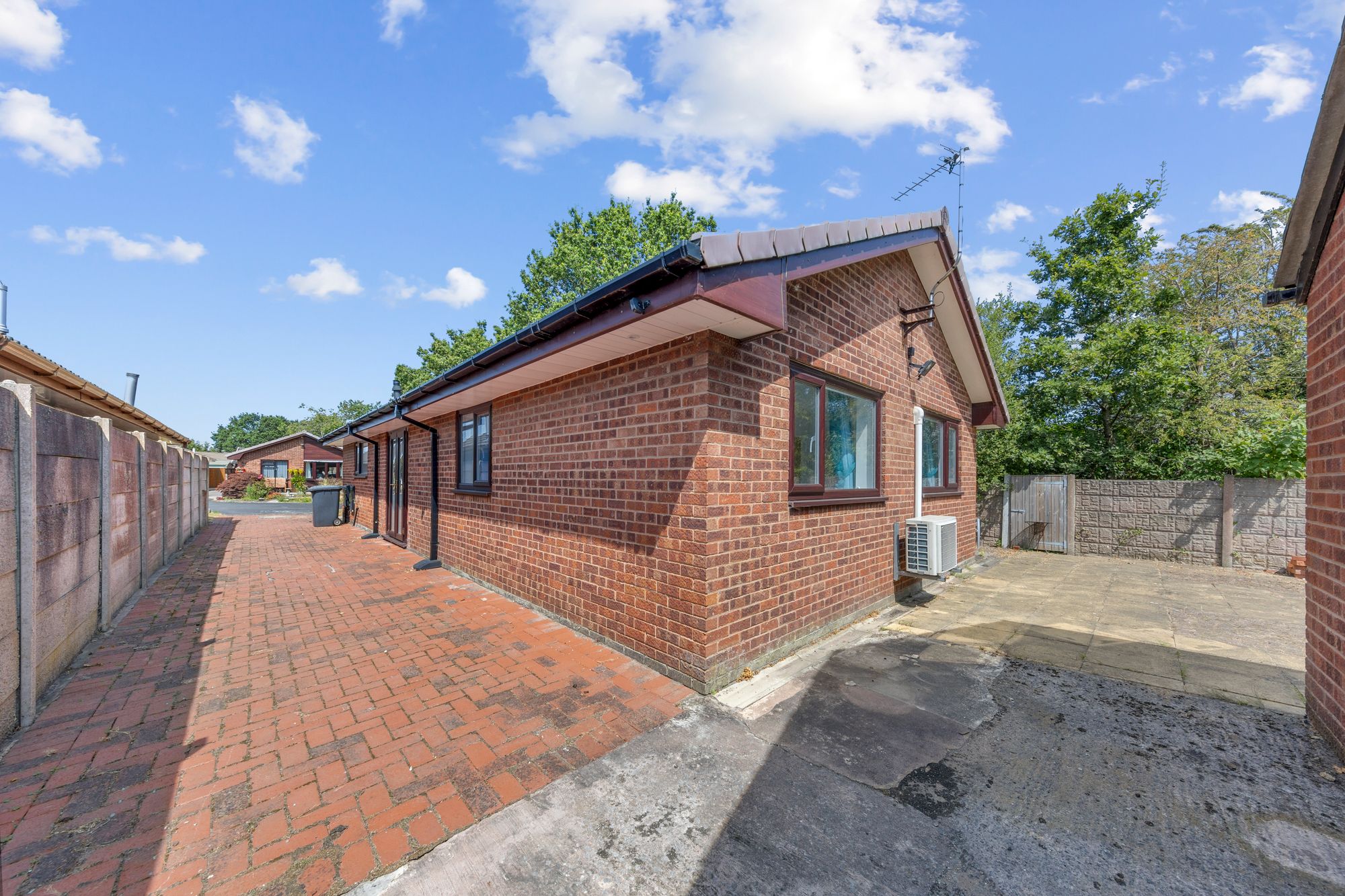 The Pipers, Lowton, WA3