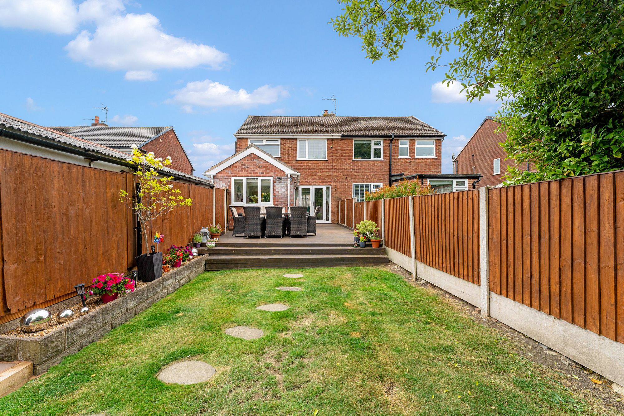 St. Marys Road, Halton, WA7