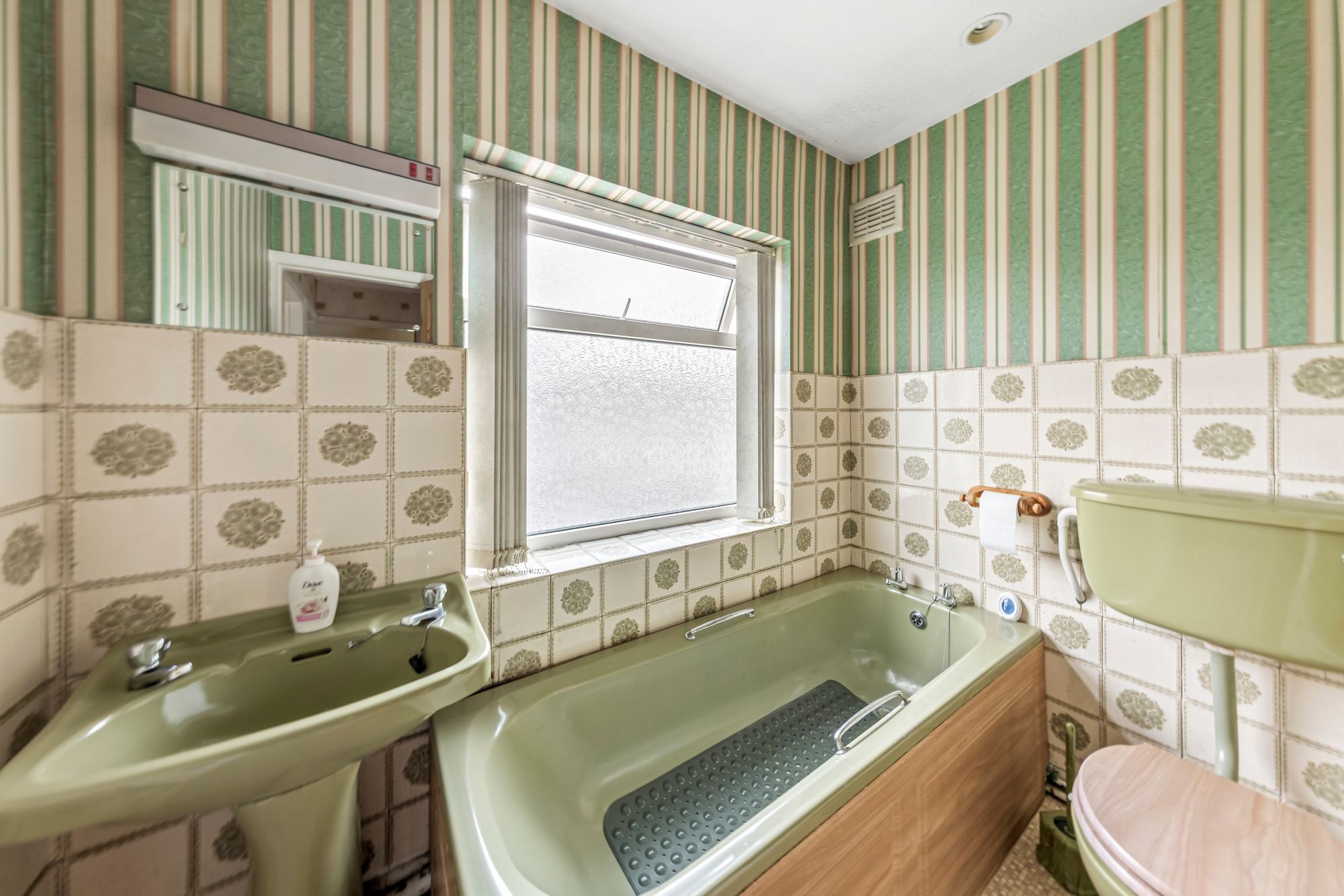 Ronald Drive, Fearnhead, WA2