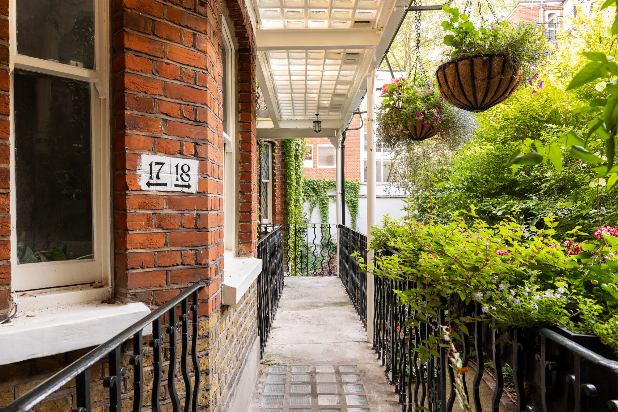 Story of Home 17 St Andrews Mansions, Dorset Street 17