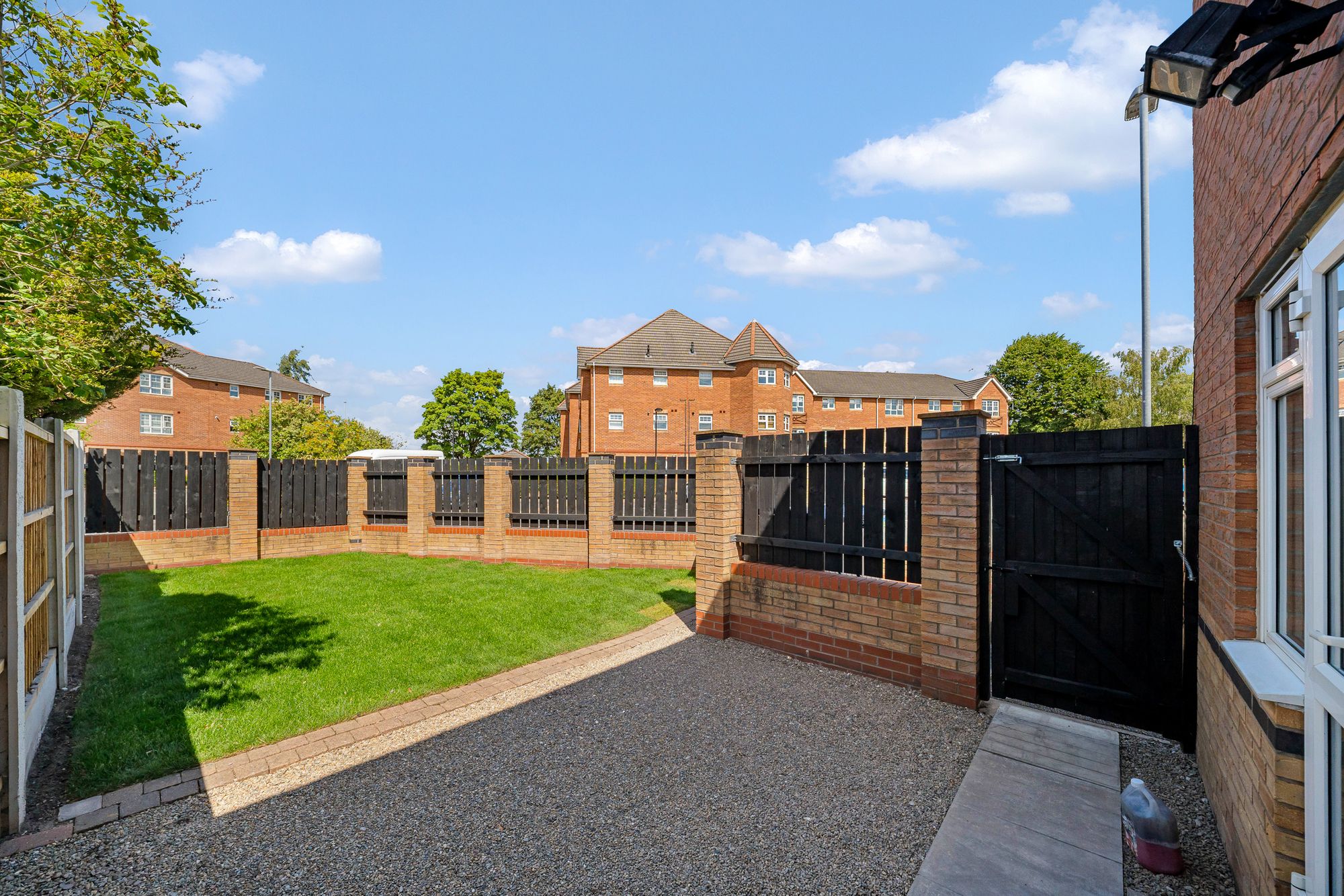 Hampton Court Way, Widnes, WA8