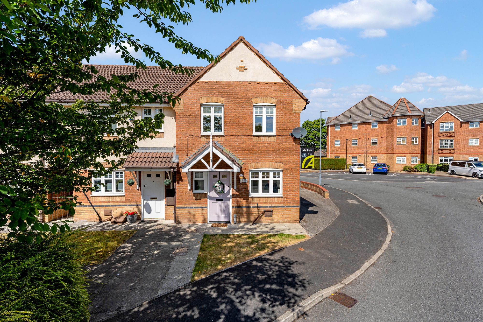 Hampton Court Way, Widnes, WA8