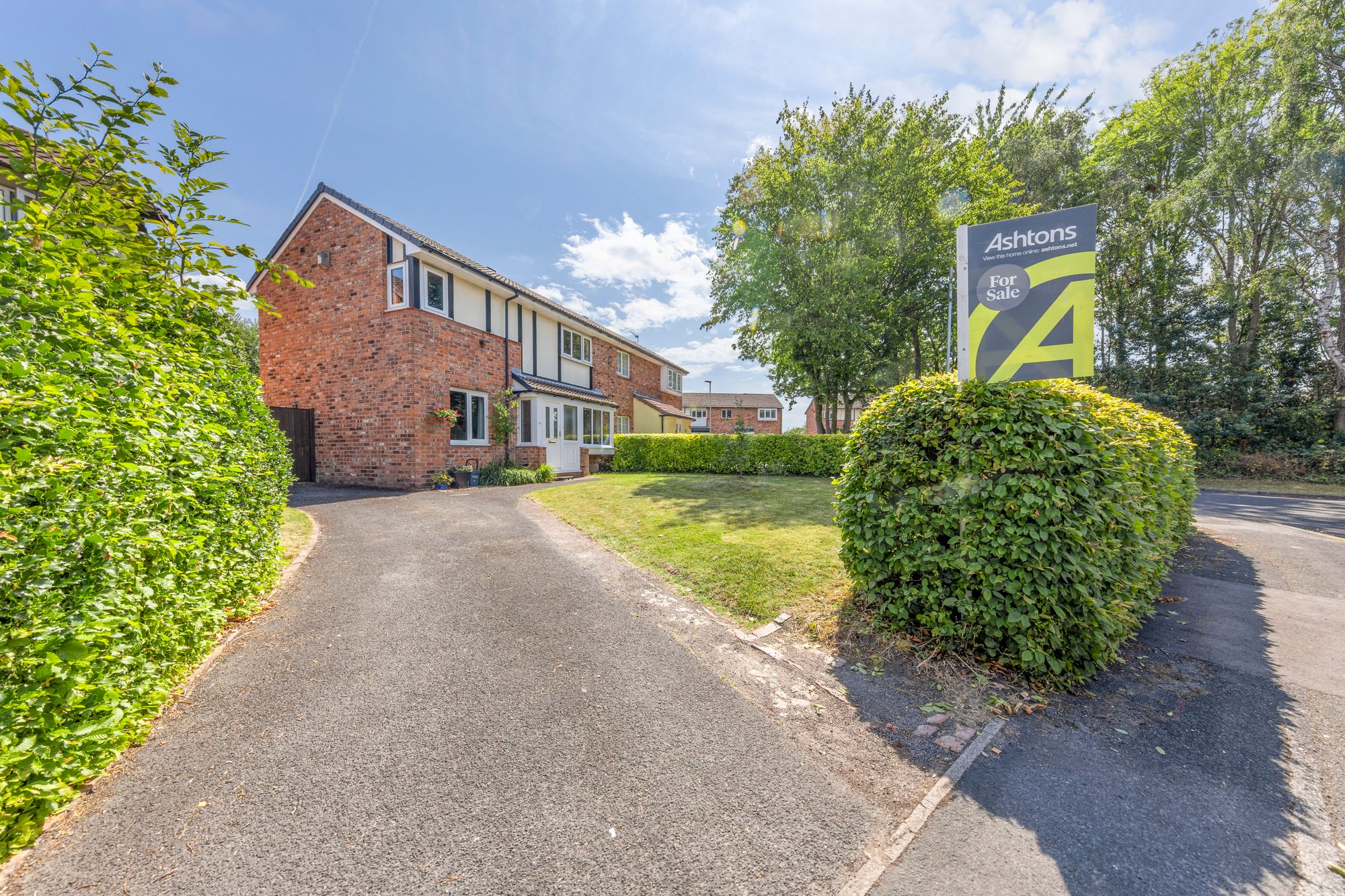 Darnaway Close, Birchwood, WA3