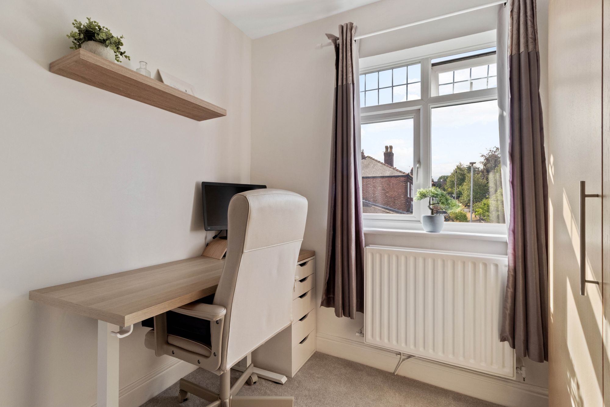 Worsley Road, Walton, WA4