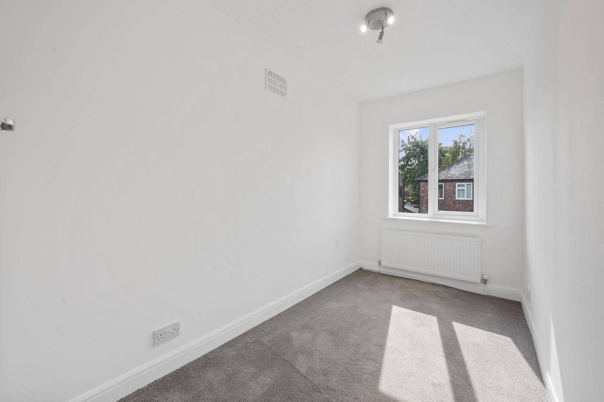 Kings Road, Fearnhead, WA2