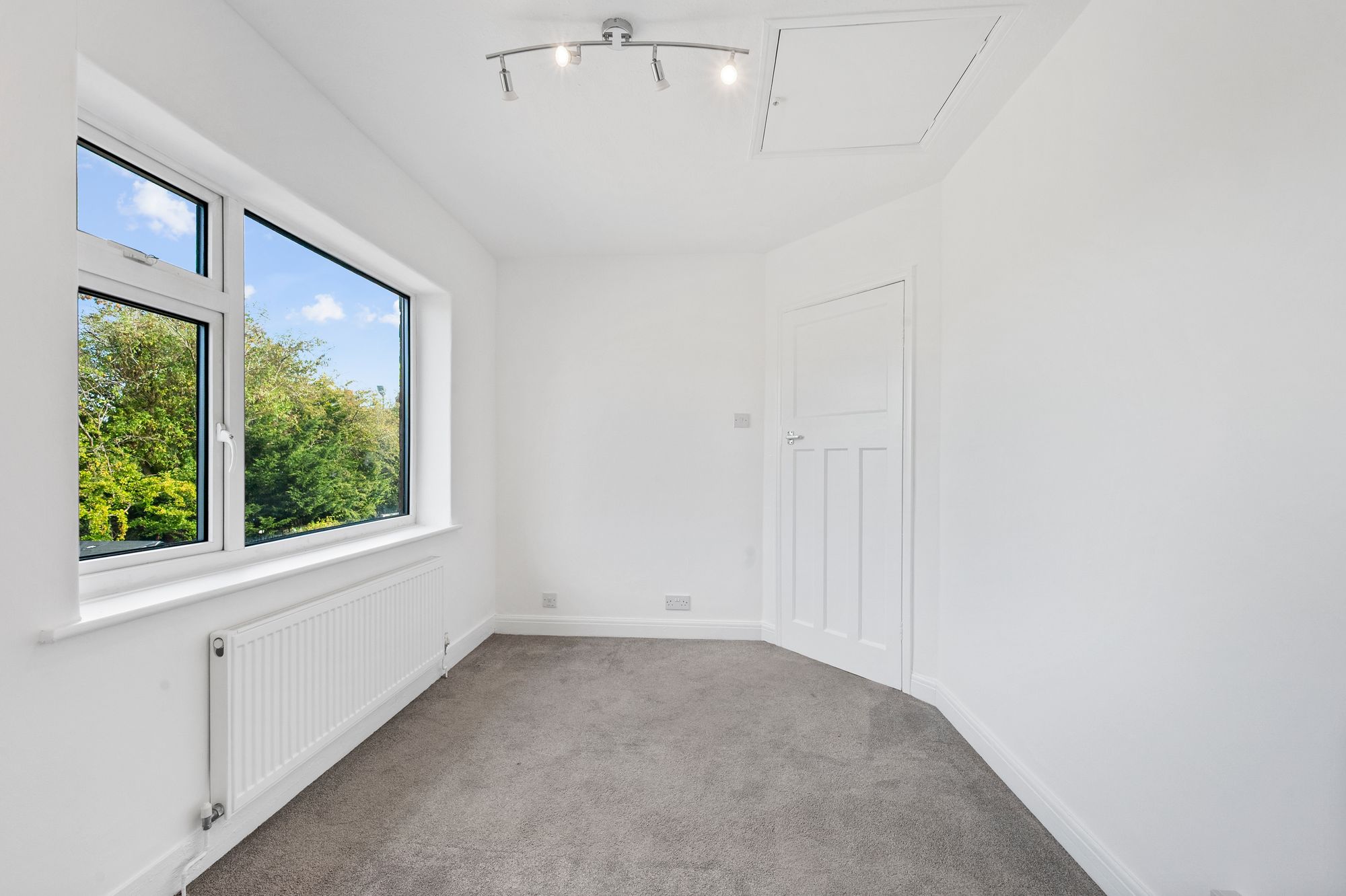 Kings Road, Fearnhead, WA2