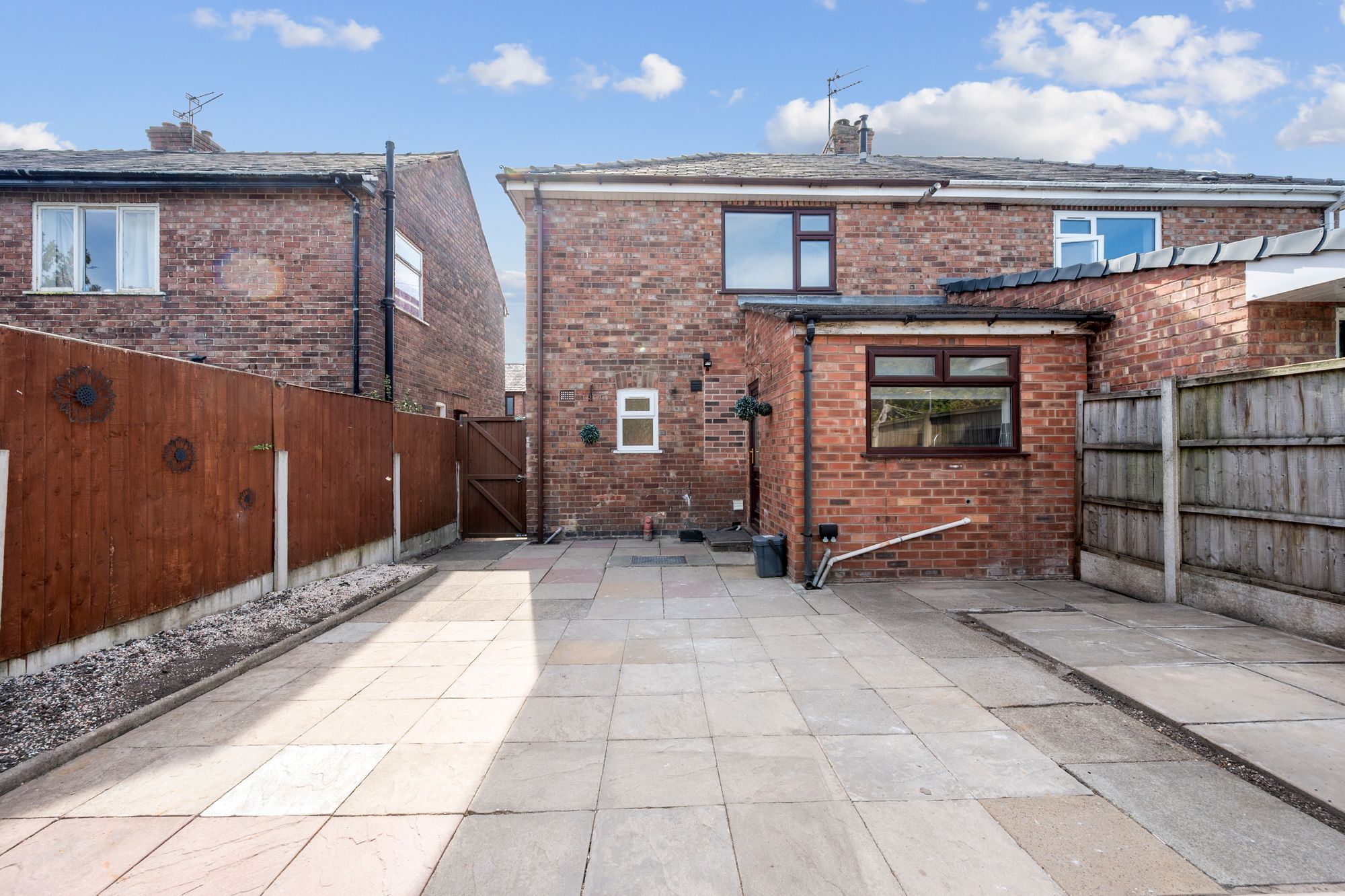Kings Road, Fearnhead, WA2