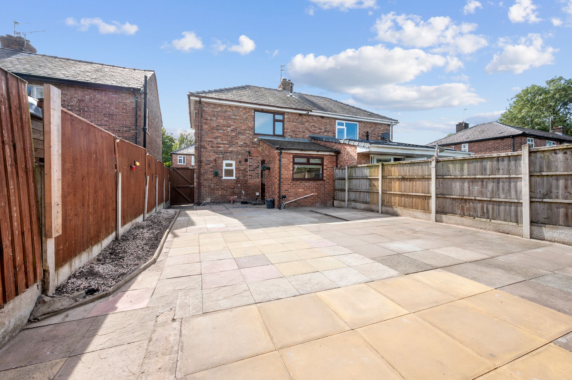 Kings Road, Fearnhead, WA2