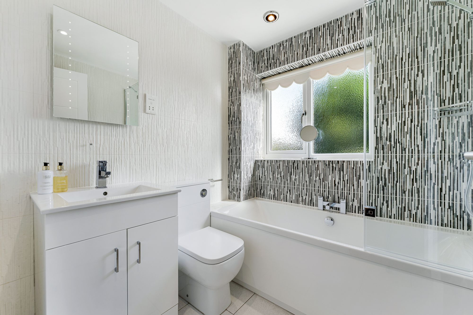 Abbey Close, Croft, WA3