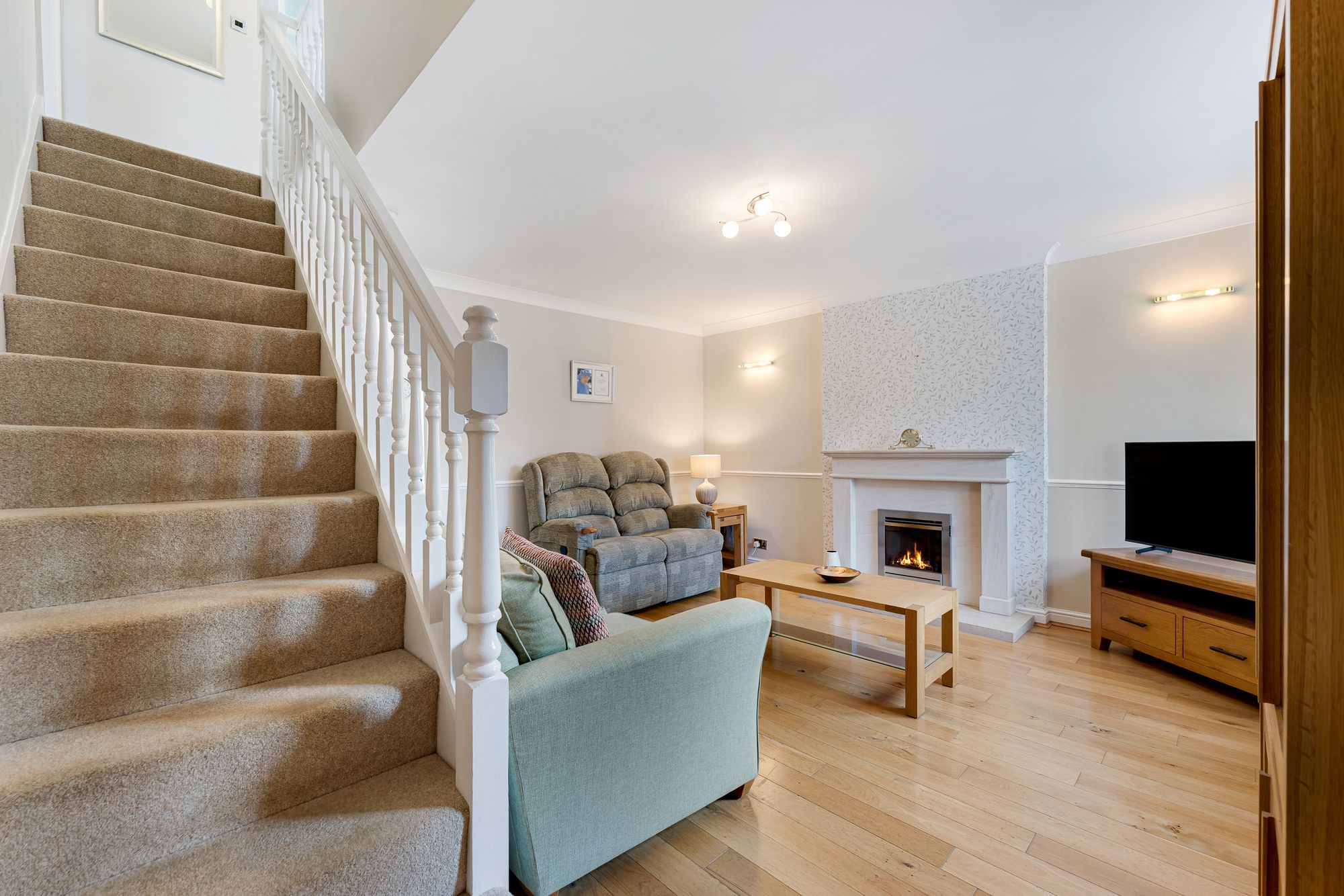 Abbey Close, Croft, WA3