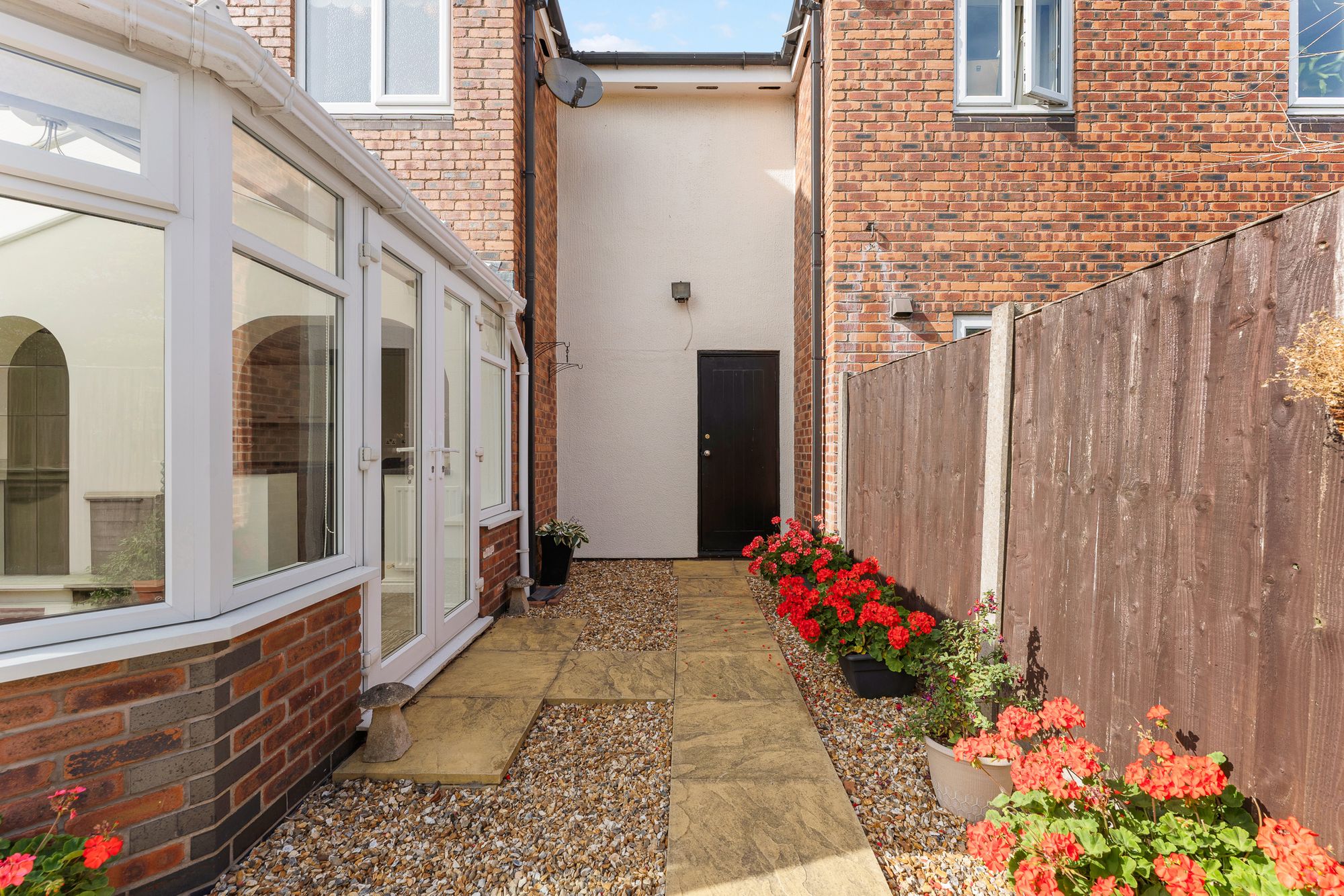 Abbey Close, Croft, WA3