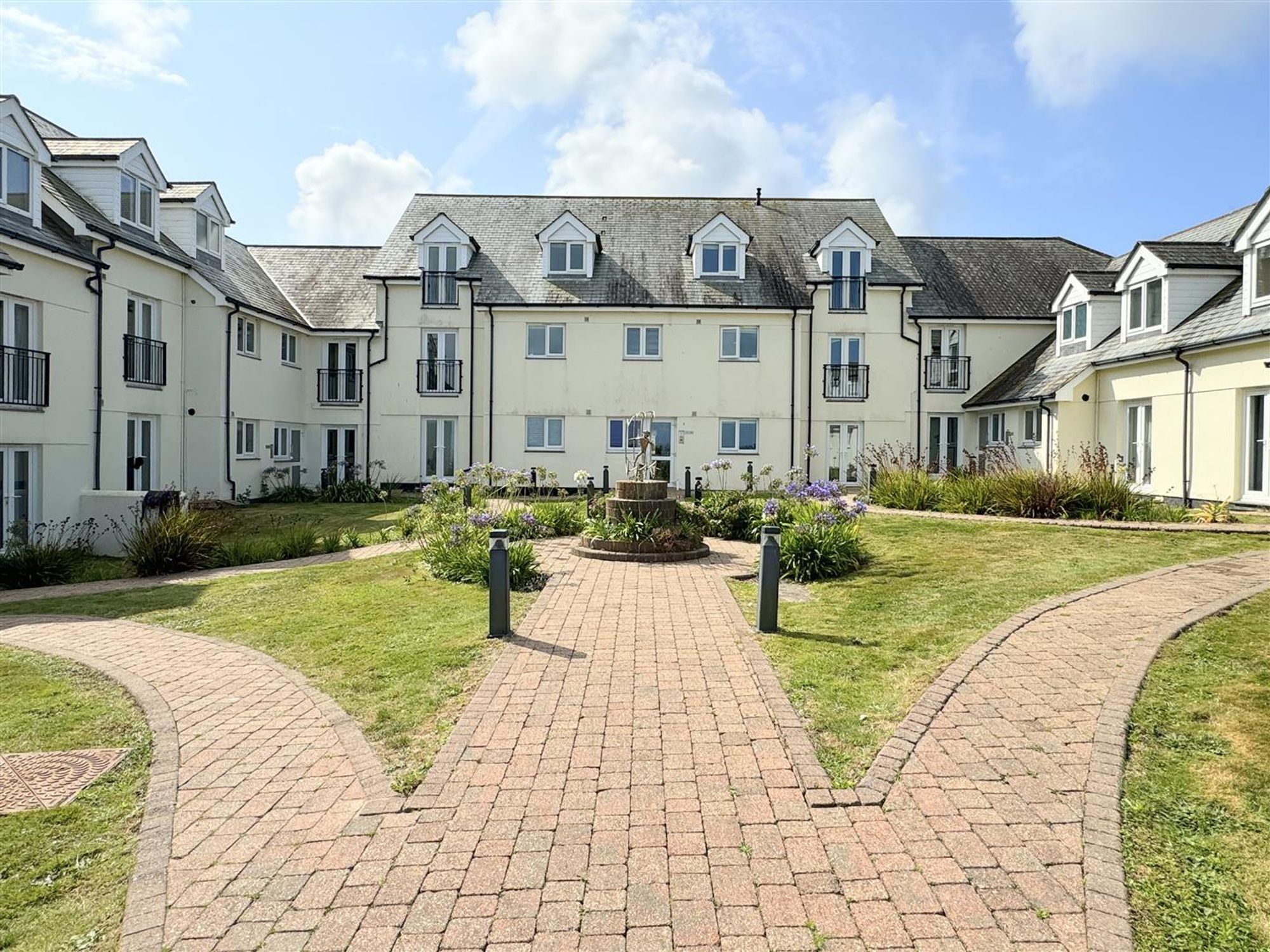 Pentire Avenue, Newquay, TR7