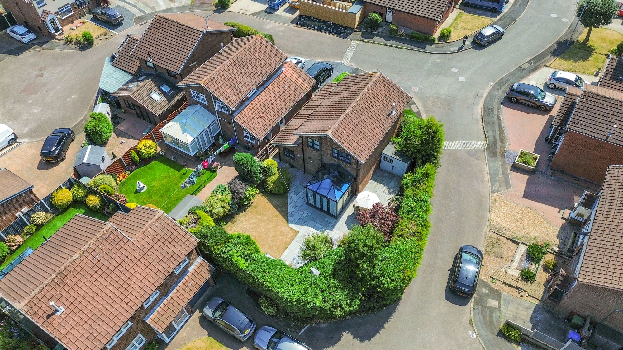 Dundee Close, Fearnhead, WA2