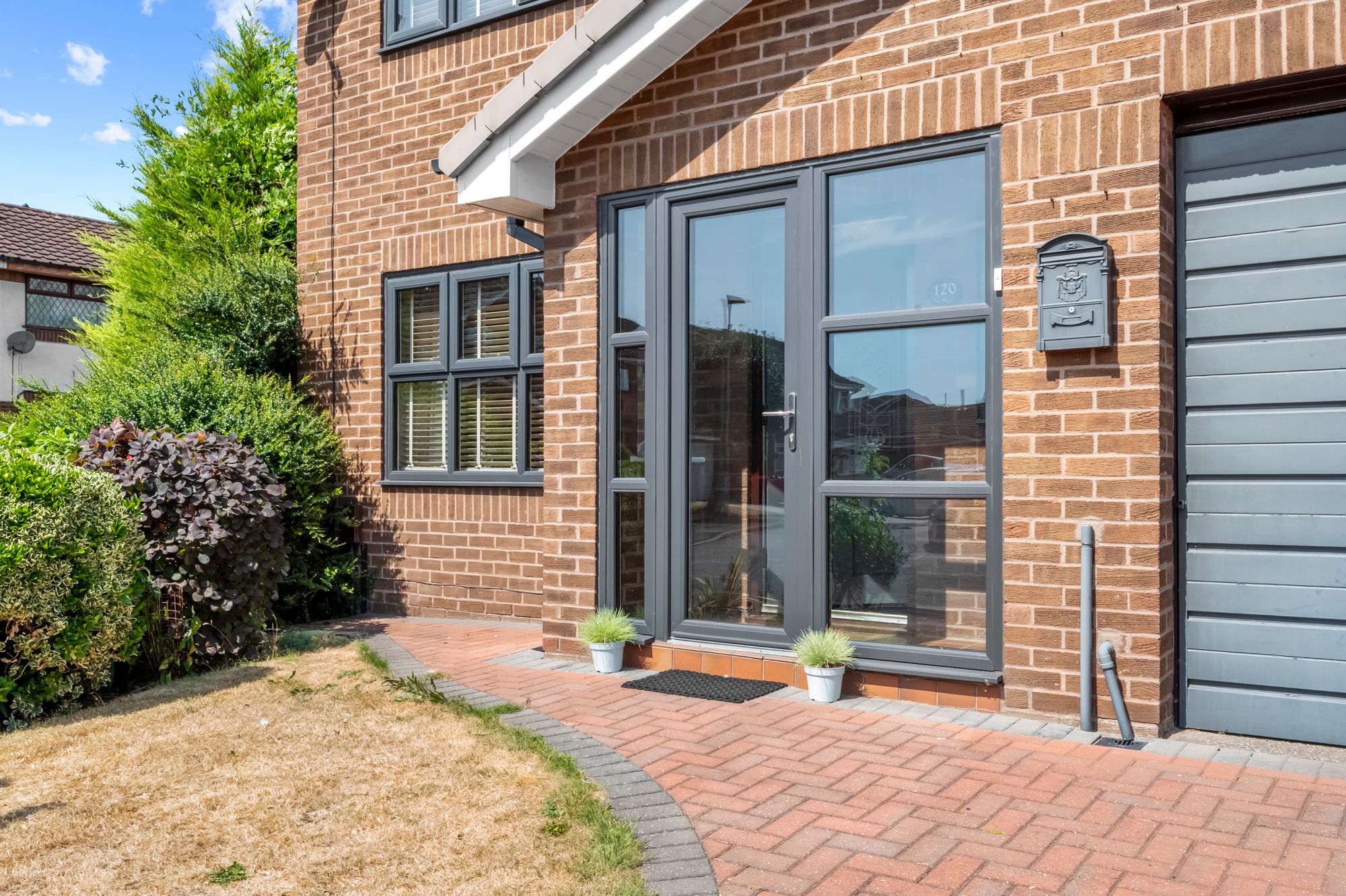 Dundee Close, Fearnhead, WA2