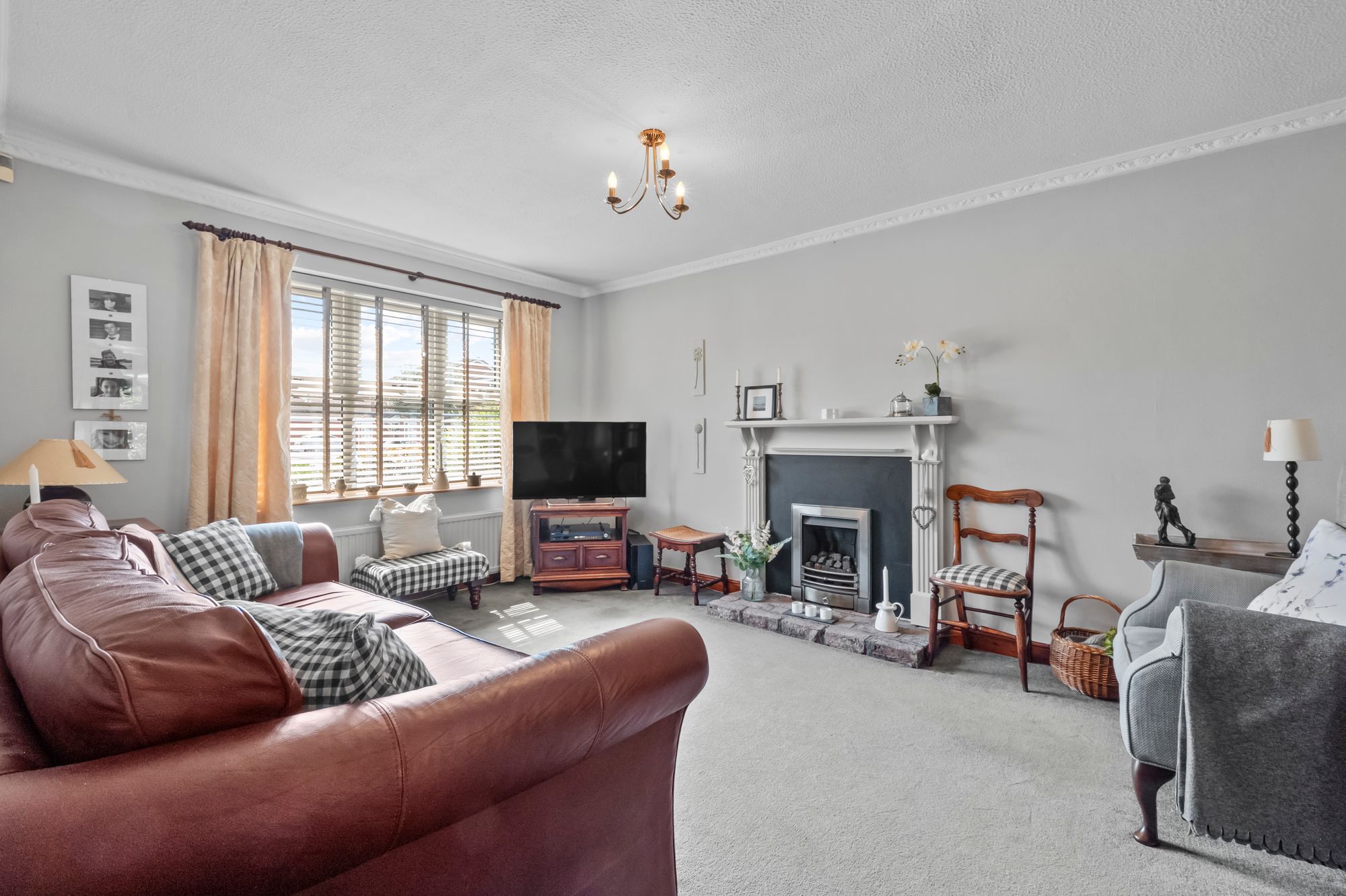 Dundee Close, Fearnhead, WA2