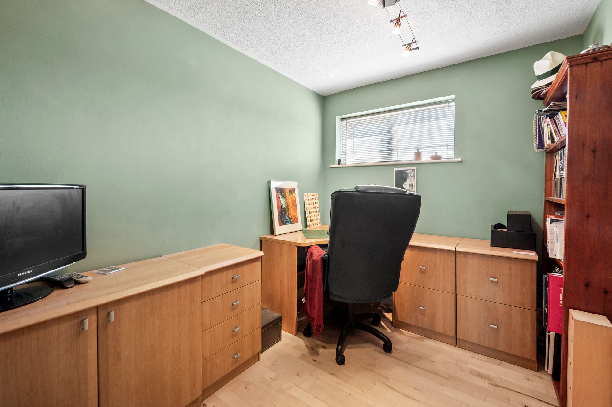 Dundee Close, Fearnhead, WA2