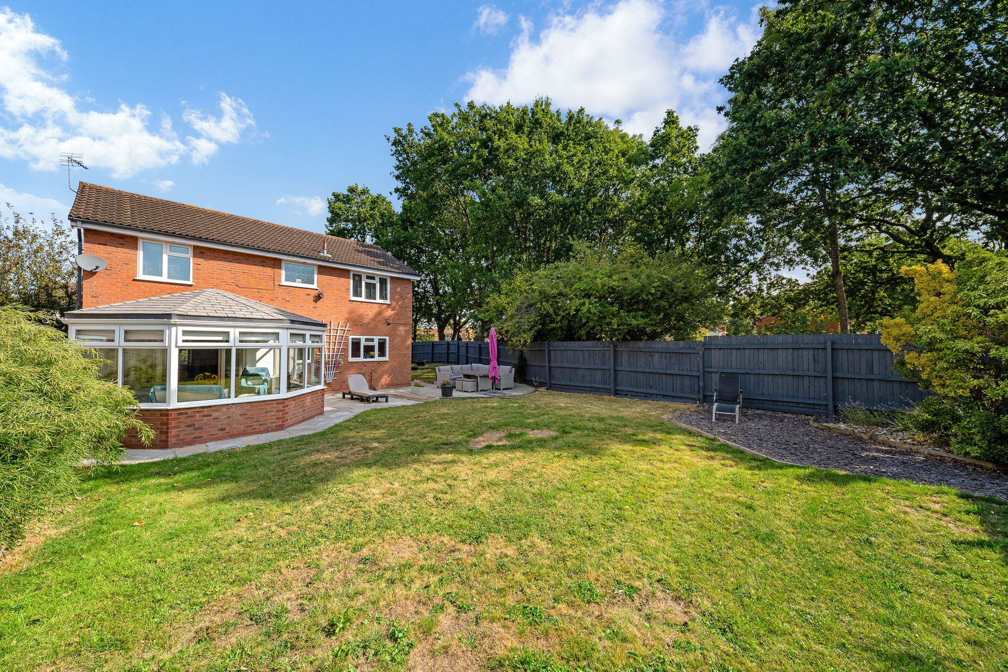 Dorchester Park, Runcorn, WA7