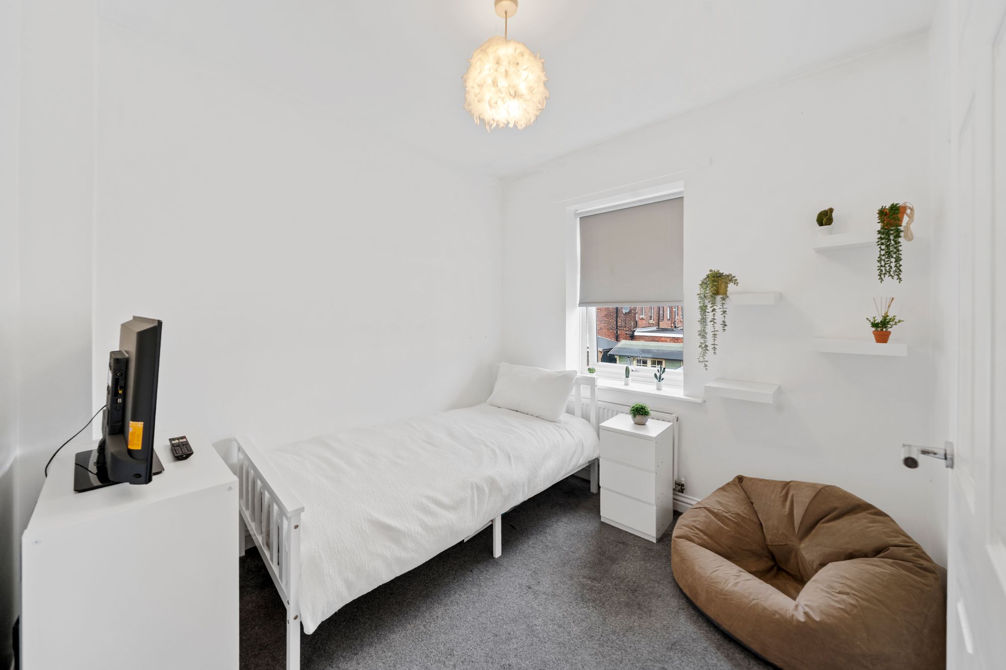 Manchester Road, Leigh, WN7