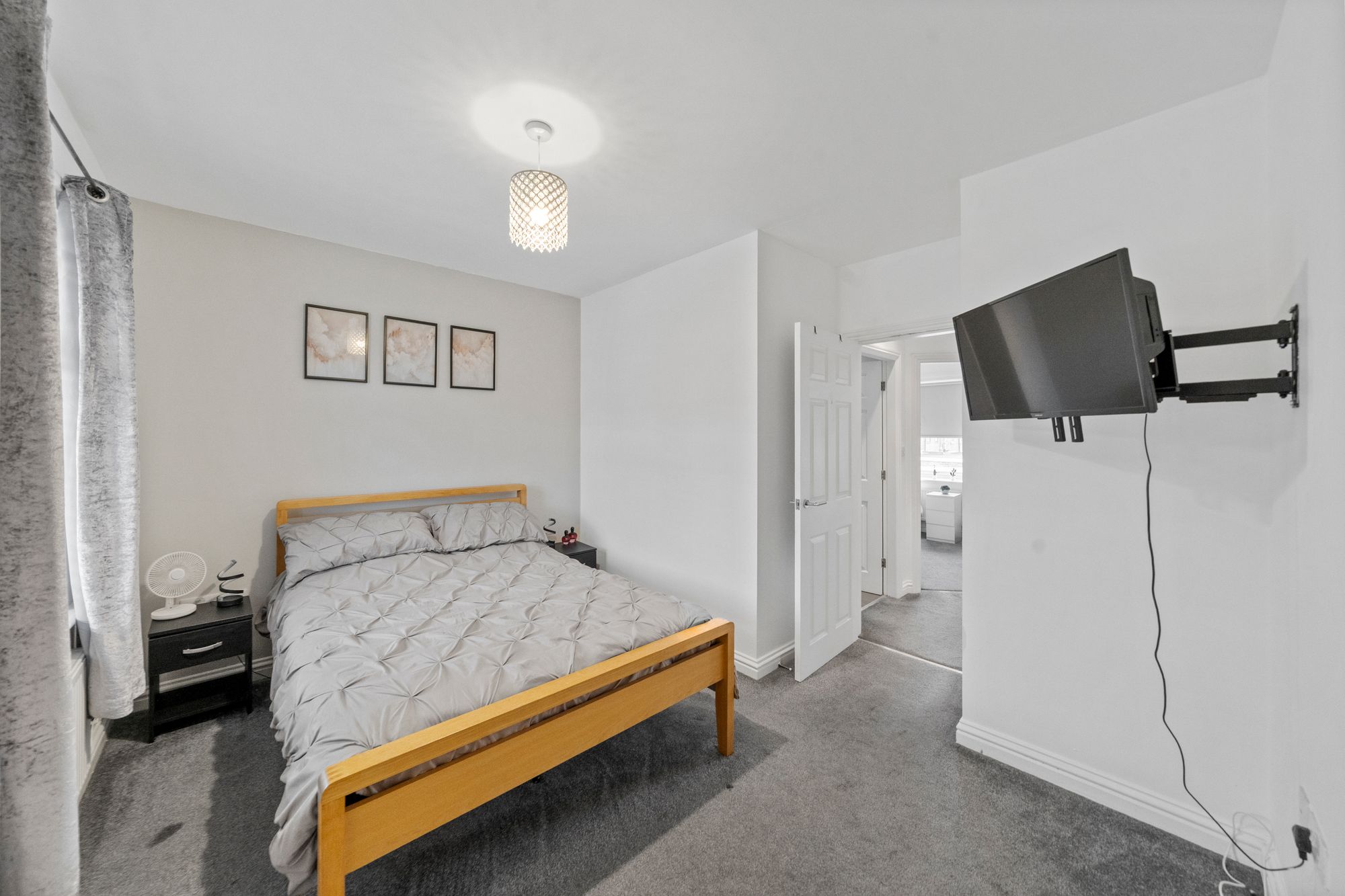 Manchester Road, Leigh, WN7
