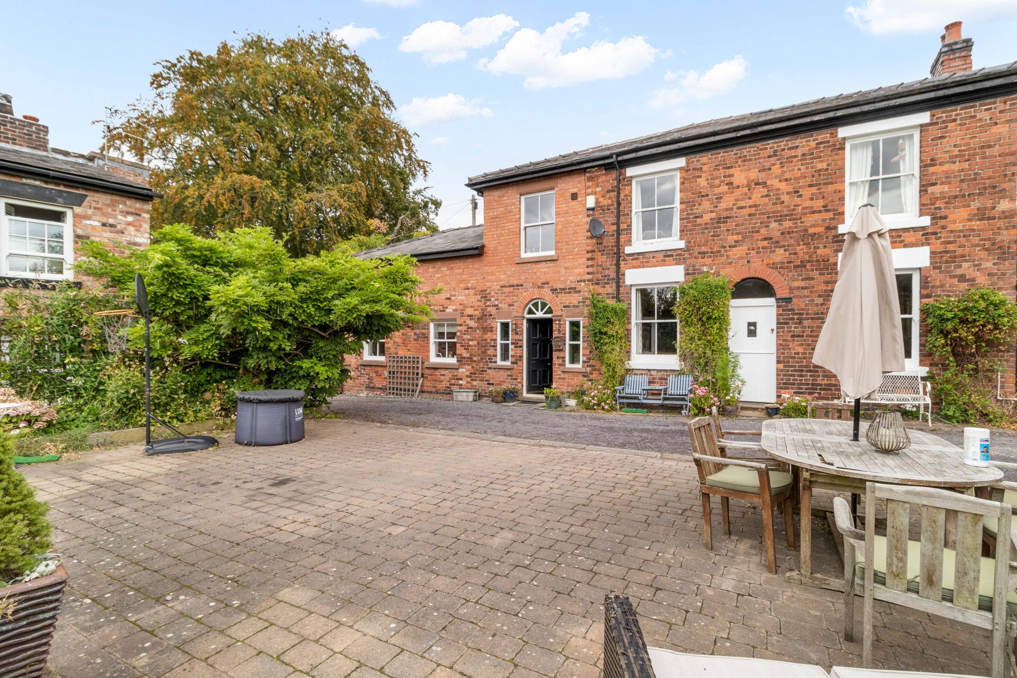 Hobb Lane, Daresbury, WA4