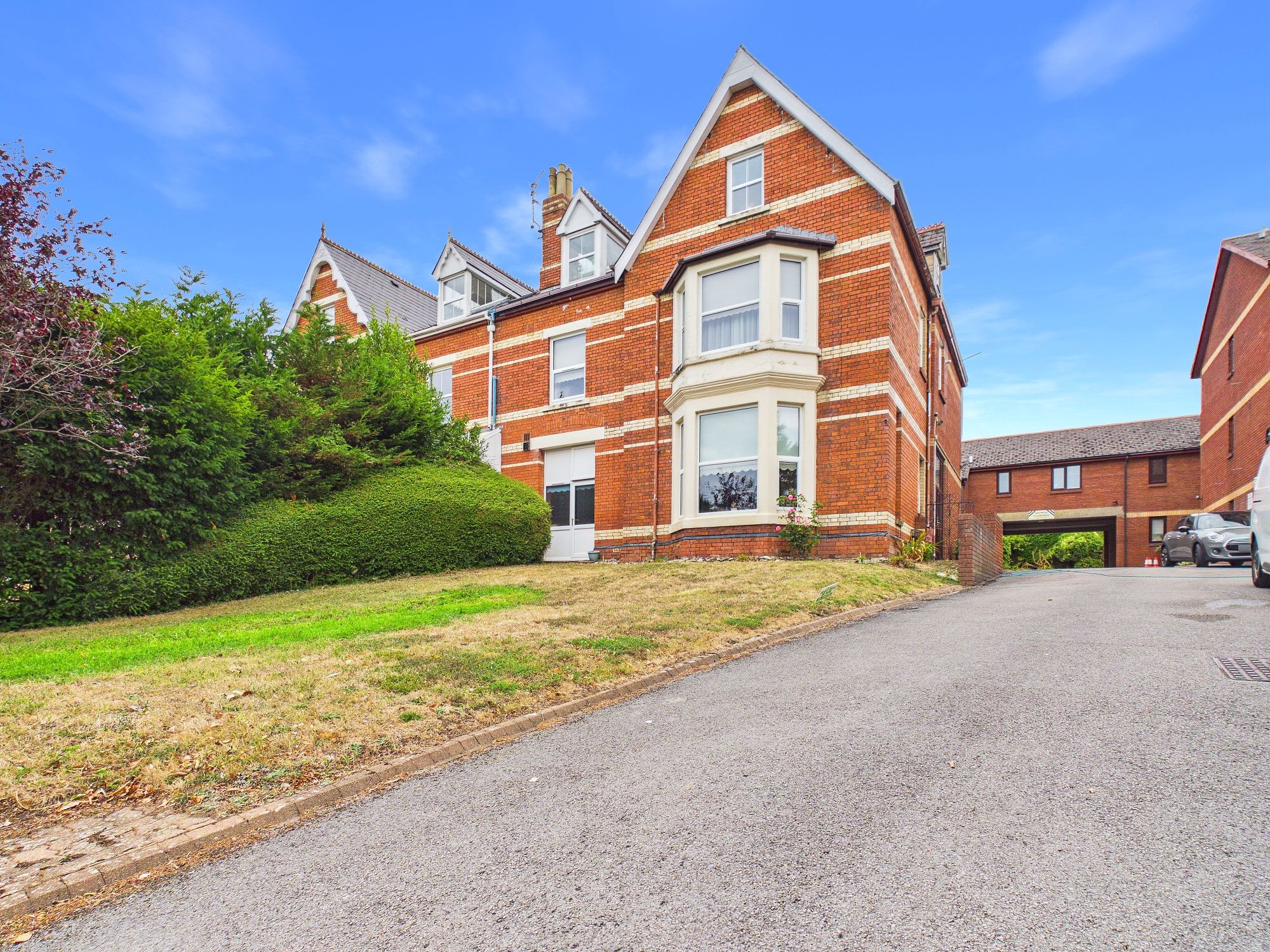 Park Road, Park Court, CF62