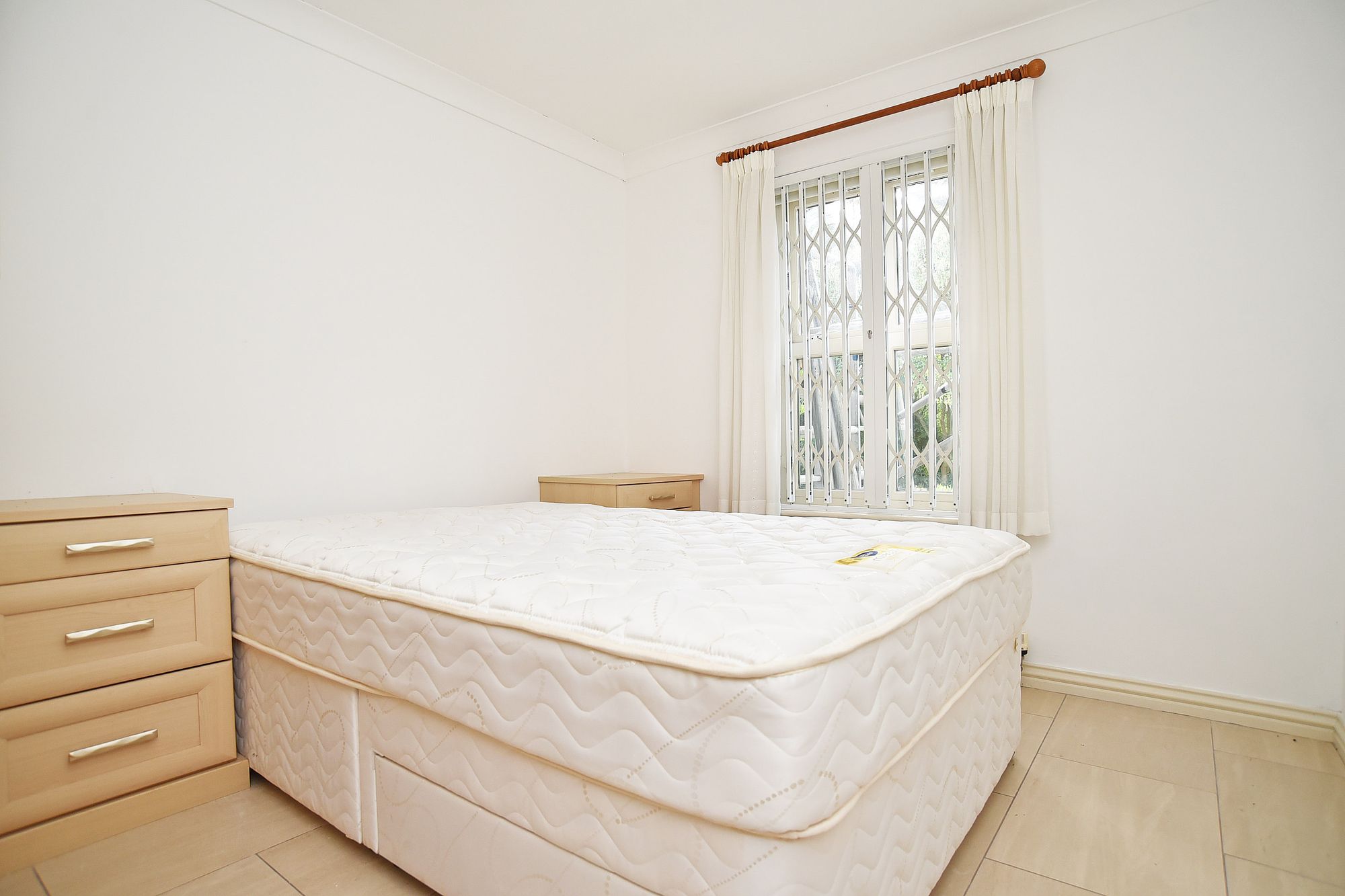 Harrogate Road, Harewood, LS17