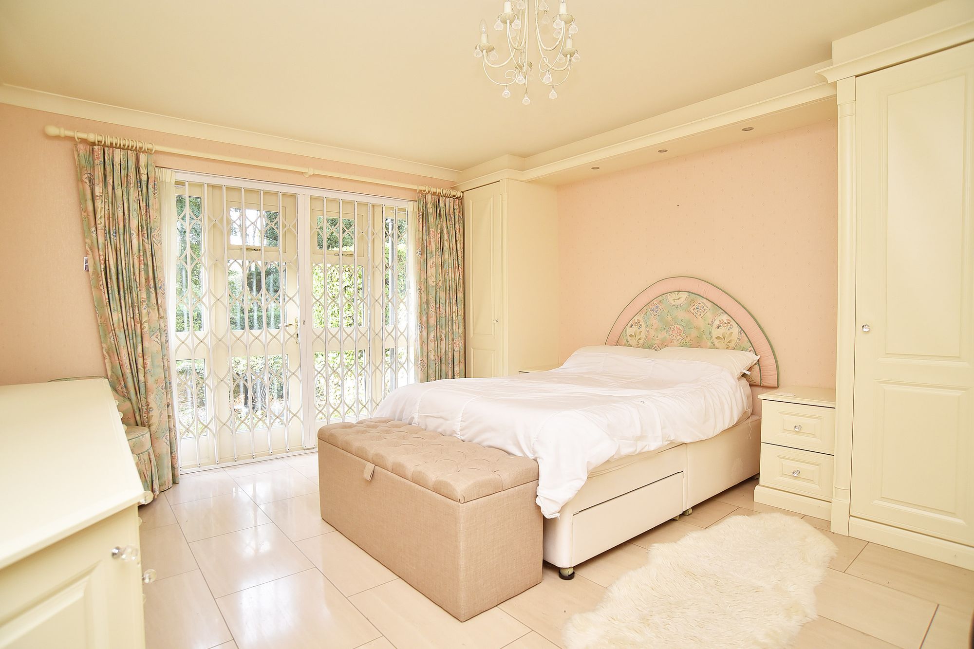 Harrogate Road, Harewood, LS17