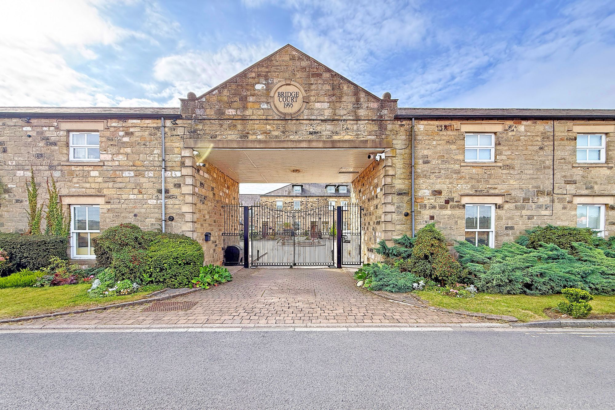 Harrogate Road, Harewood, LS17