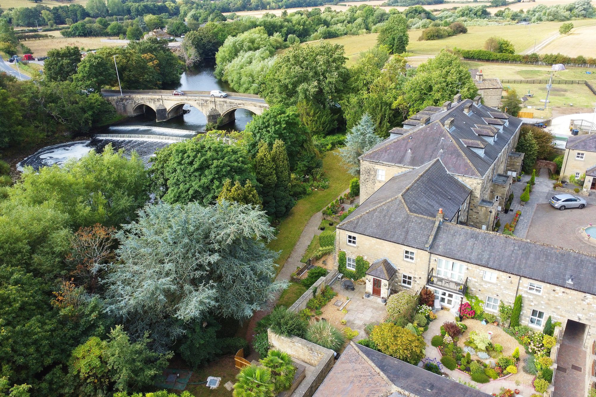 Harrogate Road, Harewood, LS17