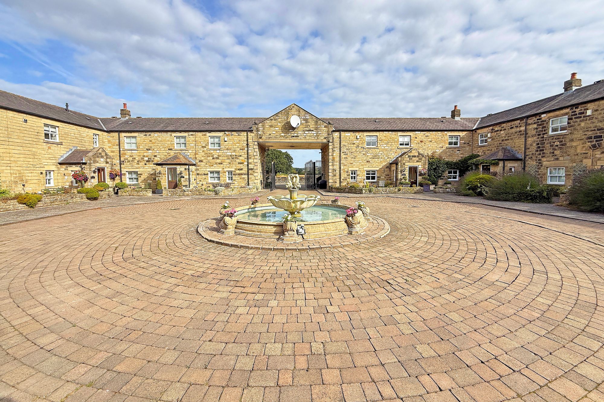 Harrogate Road, Harewood, LS17