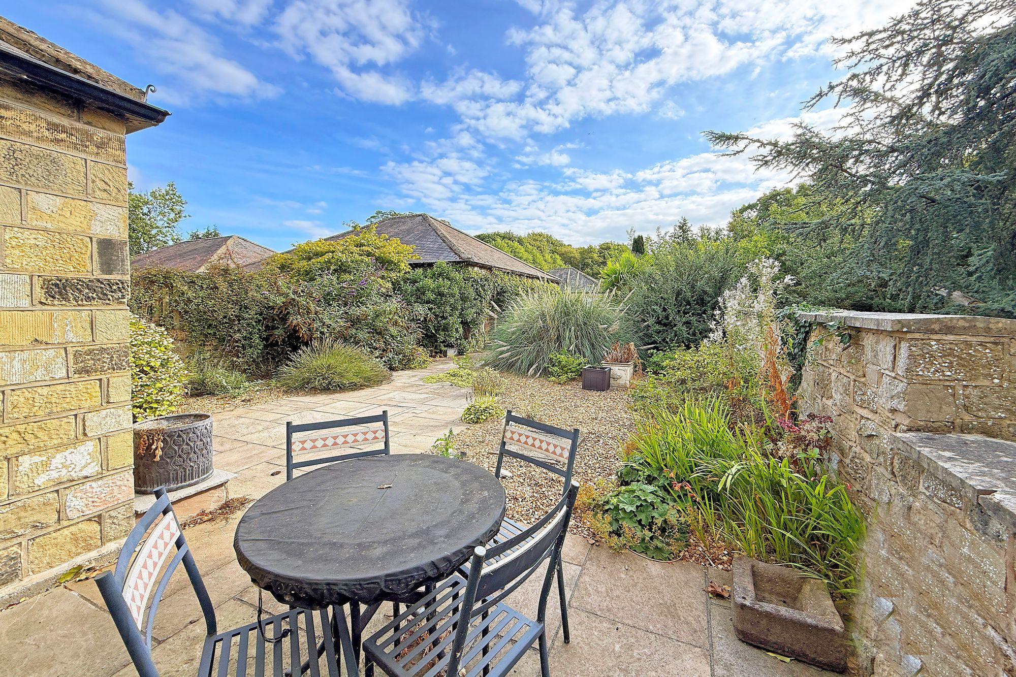 Harrogate Road, Harewood, LS17