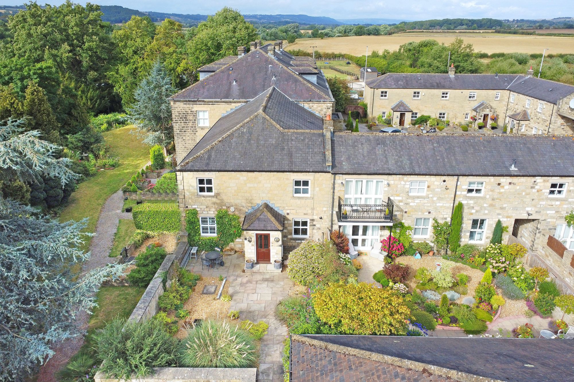 Harrogate Road, Harewood, LS17