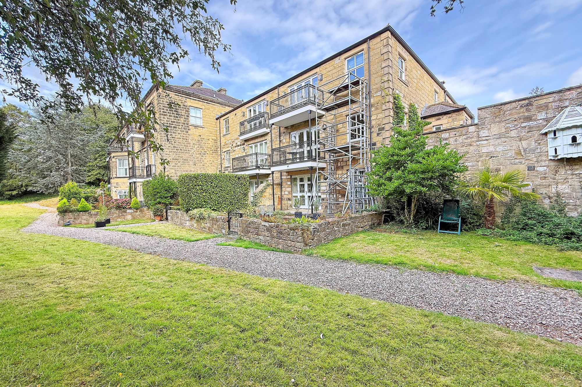 Harrogate Road, Harewood, LS17
