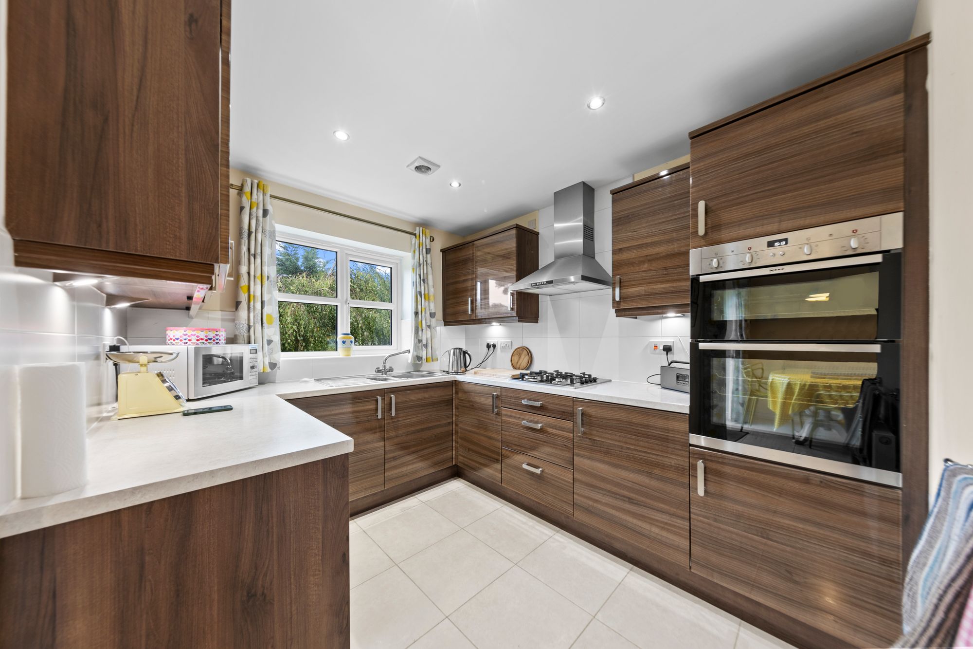 Commissioner Square, Paddington, WA1