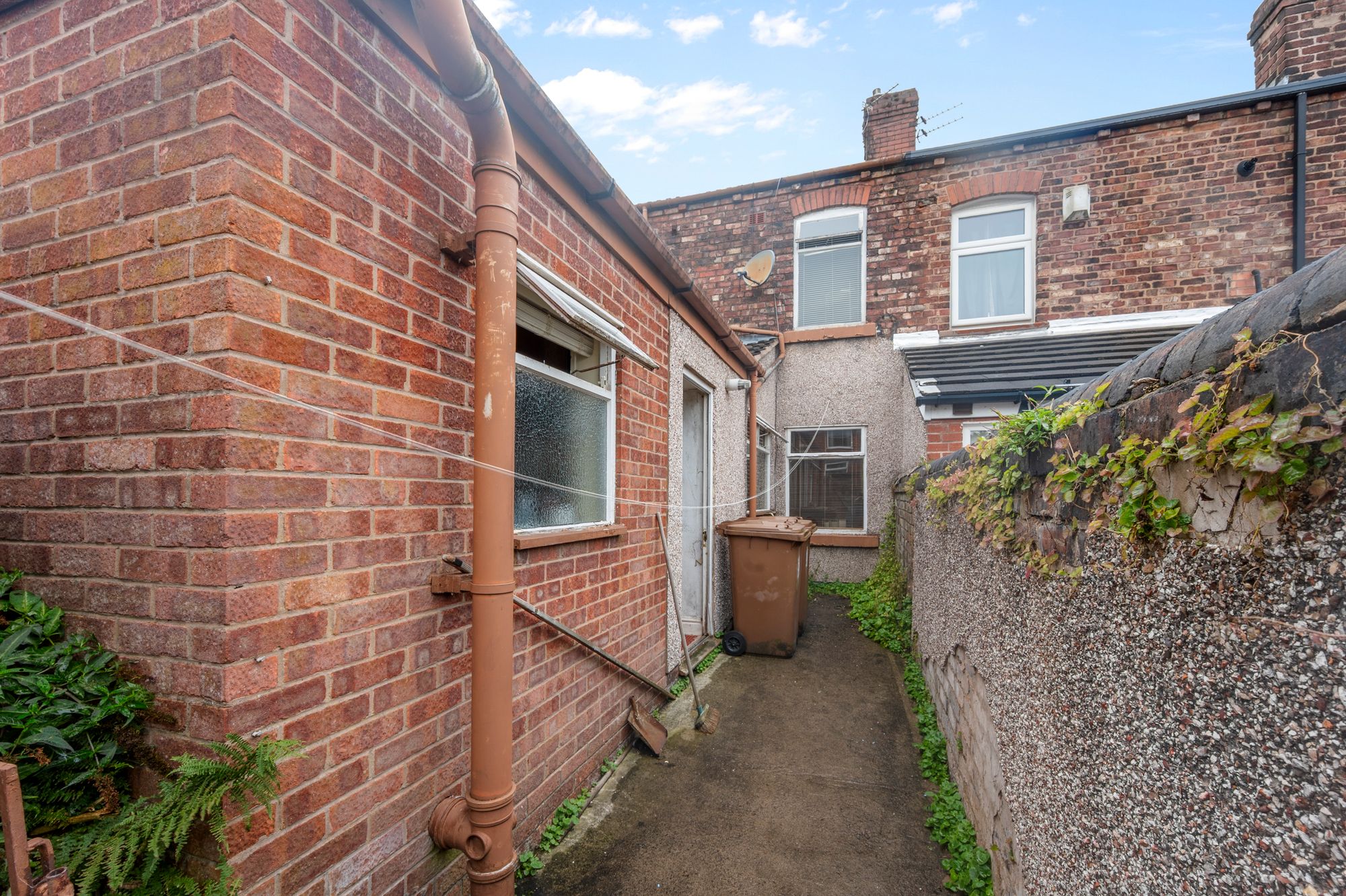 Rivington Street, St. Helens, WA10