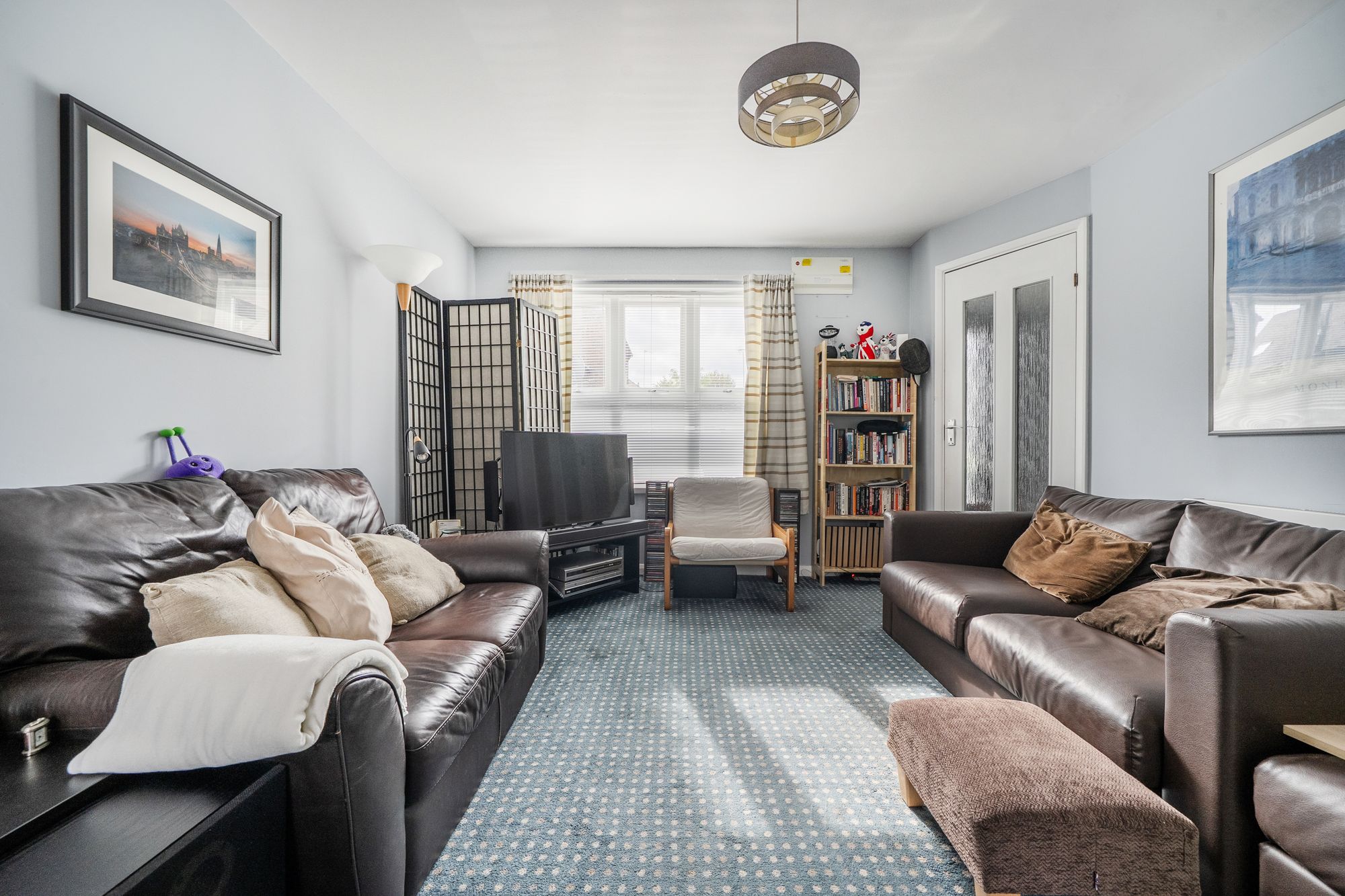 Galleon Close, London, SE16
